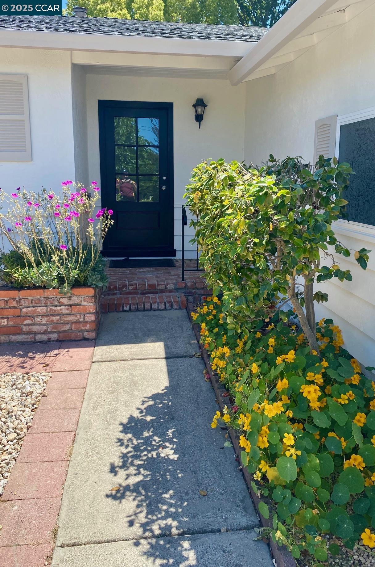 Detail Gallery Image 3 of 32 For 27 Alden Court, Walnut Creek,  CA 94598 - 4 Beds | 2 Baths