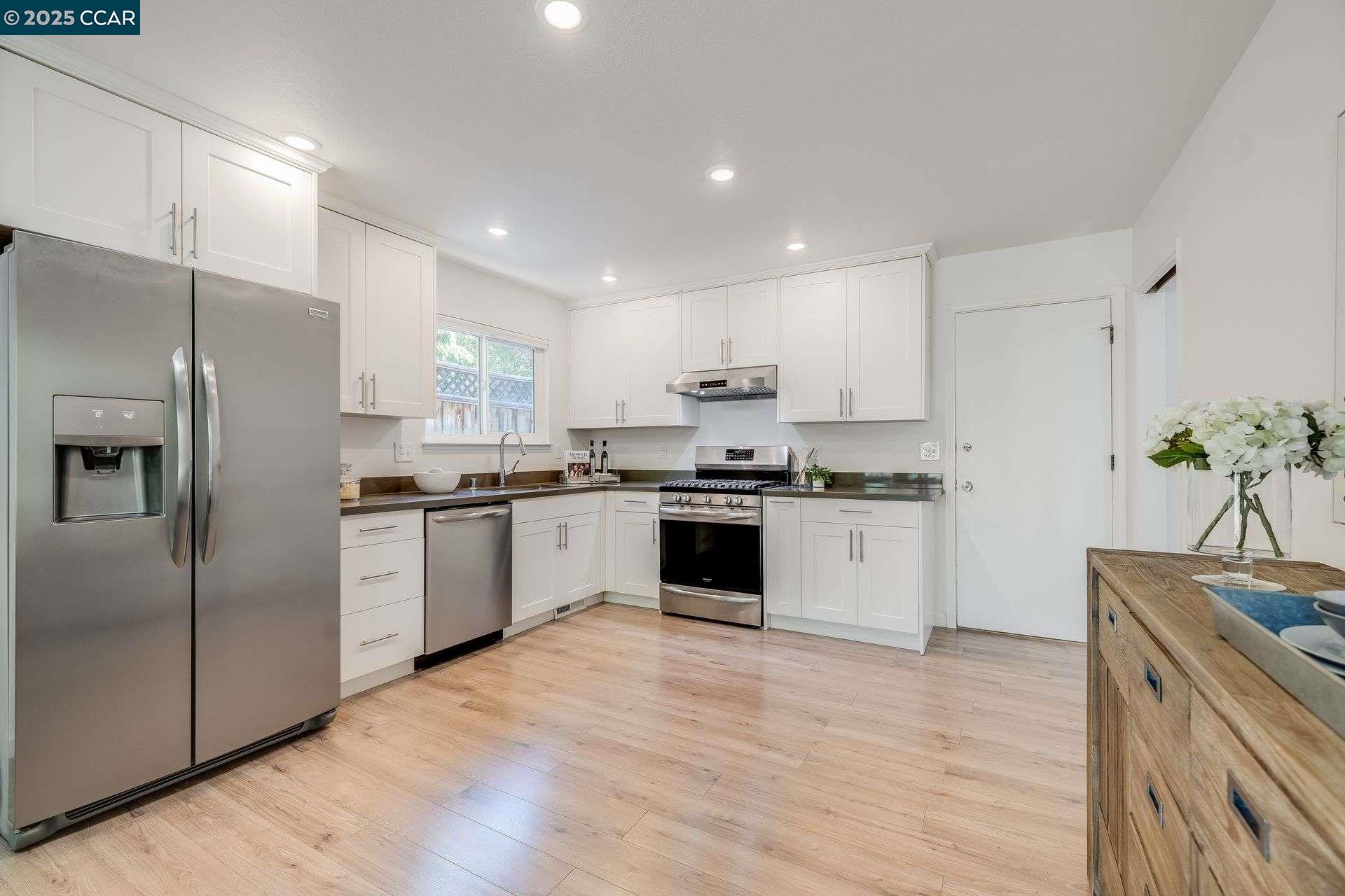 Detail Gallery Image 5 of 32 For 27 Alden Court, Walnut Creek,  CA 94598 - 4 Beds | 2 Baths