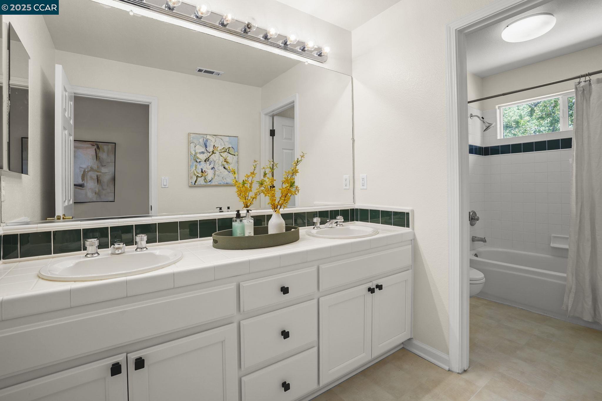 Detail Gallery Image 24 of 33 For 433 Iron Hill St, Pleasant Hill,  CA 94523 - 4 Beds | 2/1 Baths
