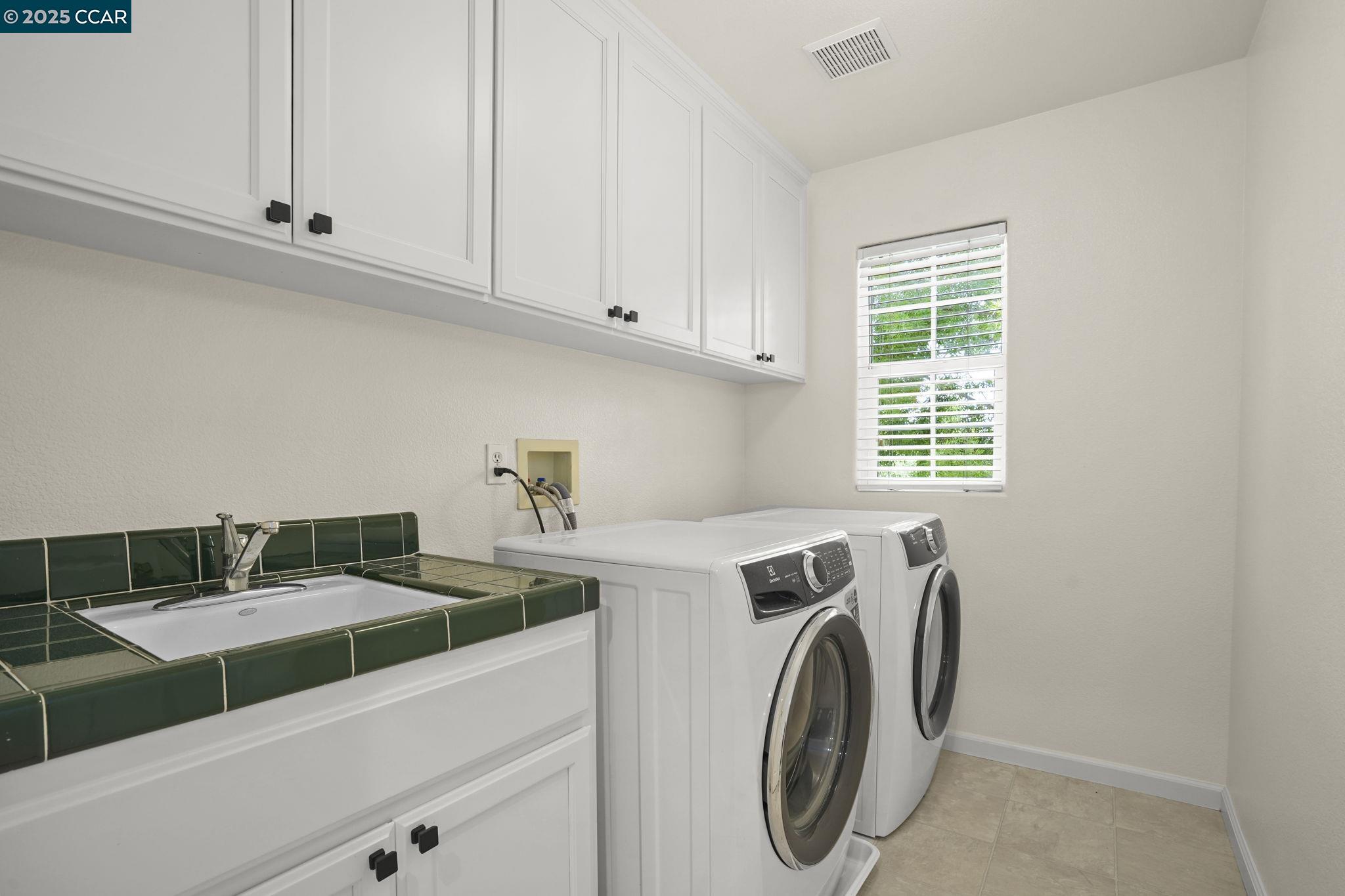 Detail Gallery Image 26 of 33 For 433 Iron Hill St, Pleasant Hill,  CA 94523 - 4 Beds | 2/1 Baths