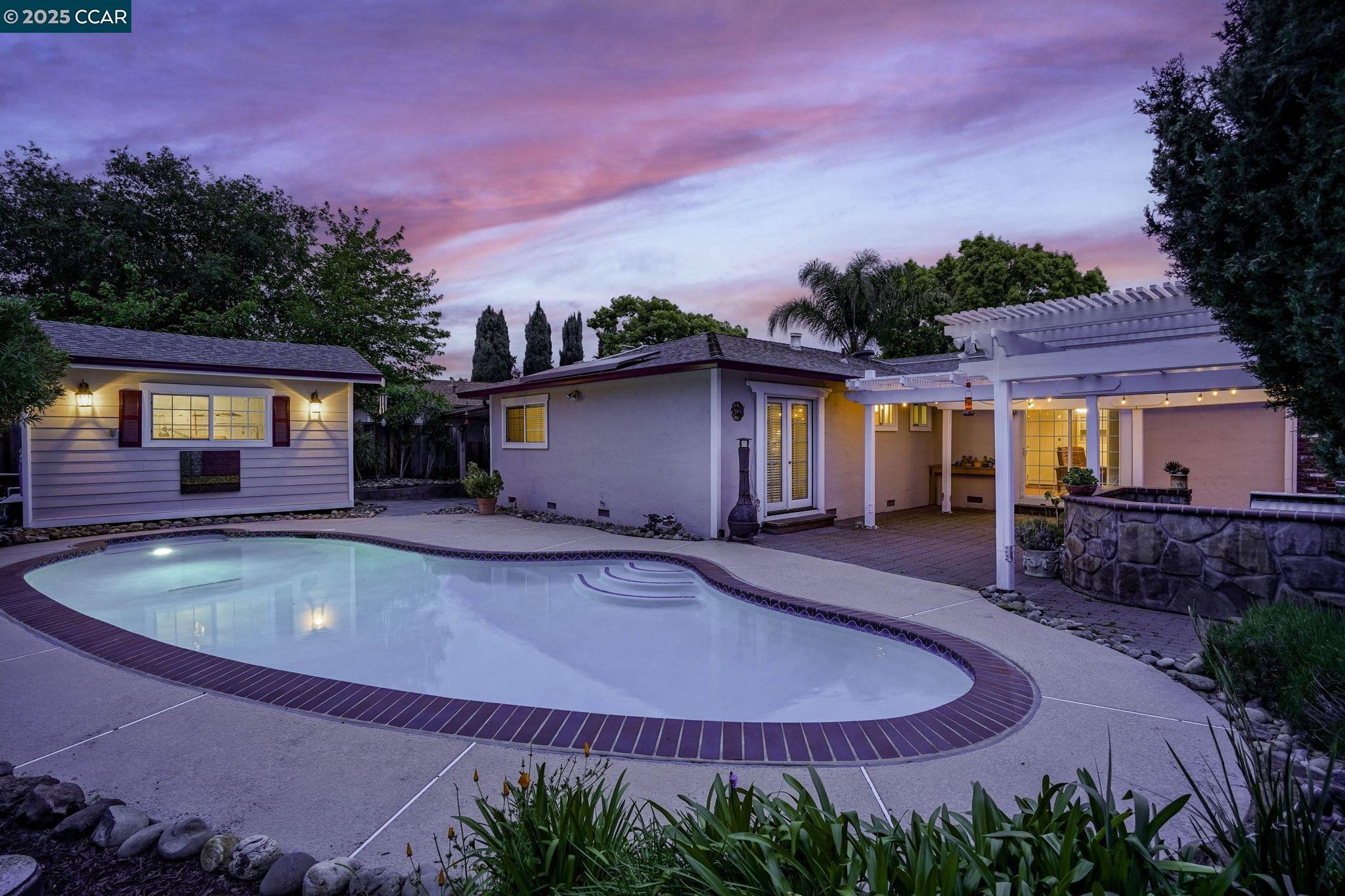 Detail Gallery Image 2 of 59 For 427 Dale Rd, Martinez,  CA 94553 - 3 Beds | 2 Baths