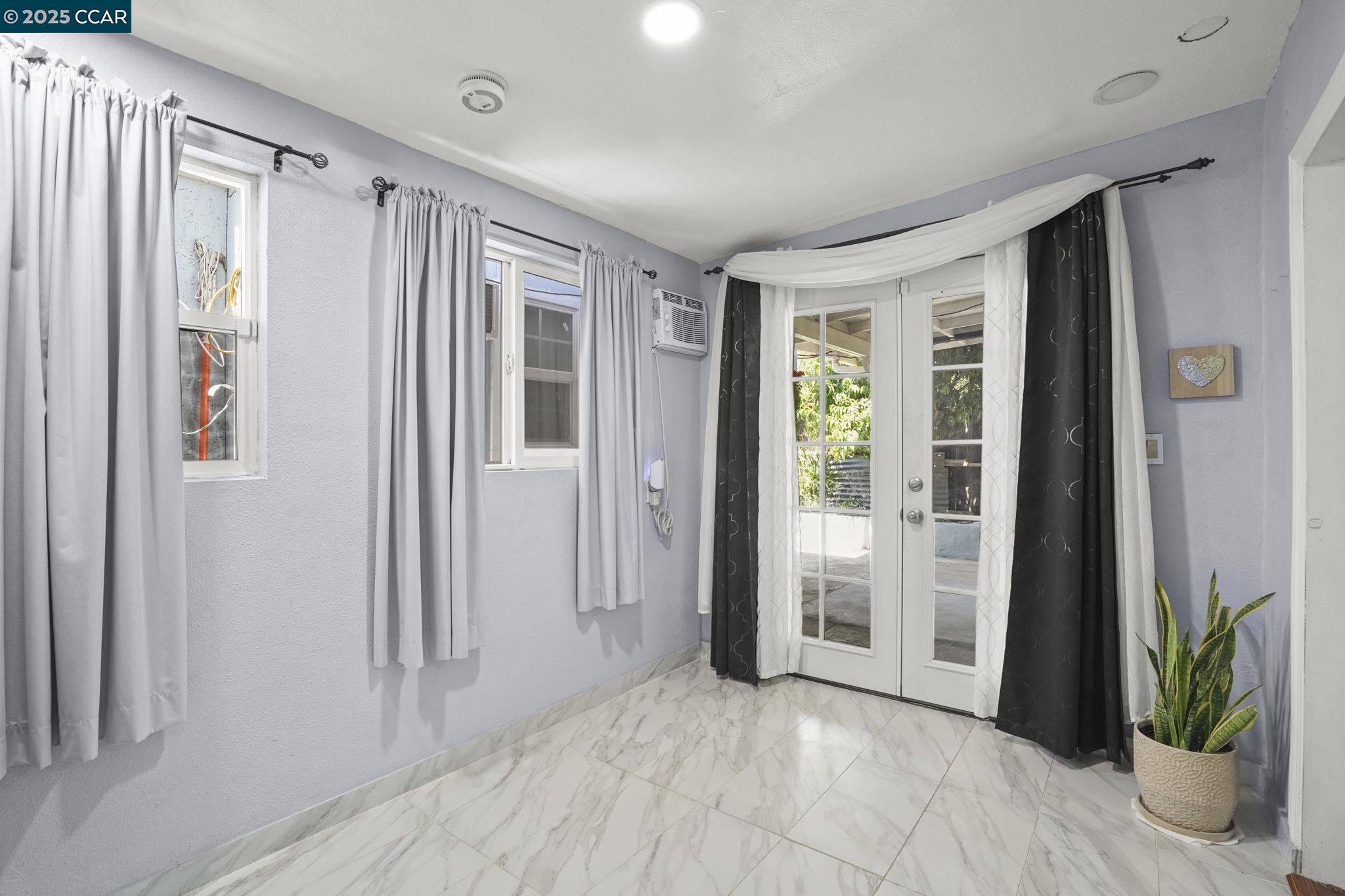 Detail Gallery Image 14 of 31 For 244 E Trident Dr, Pittsburg,  CA 94565 - 4 Beds | 2 Baths
