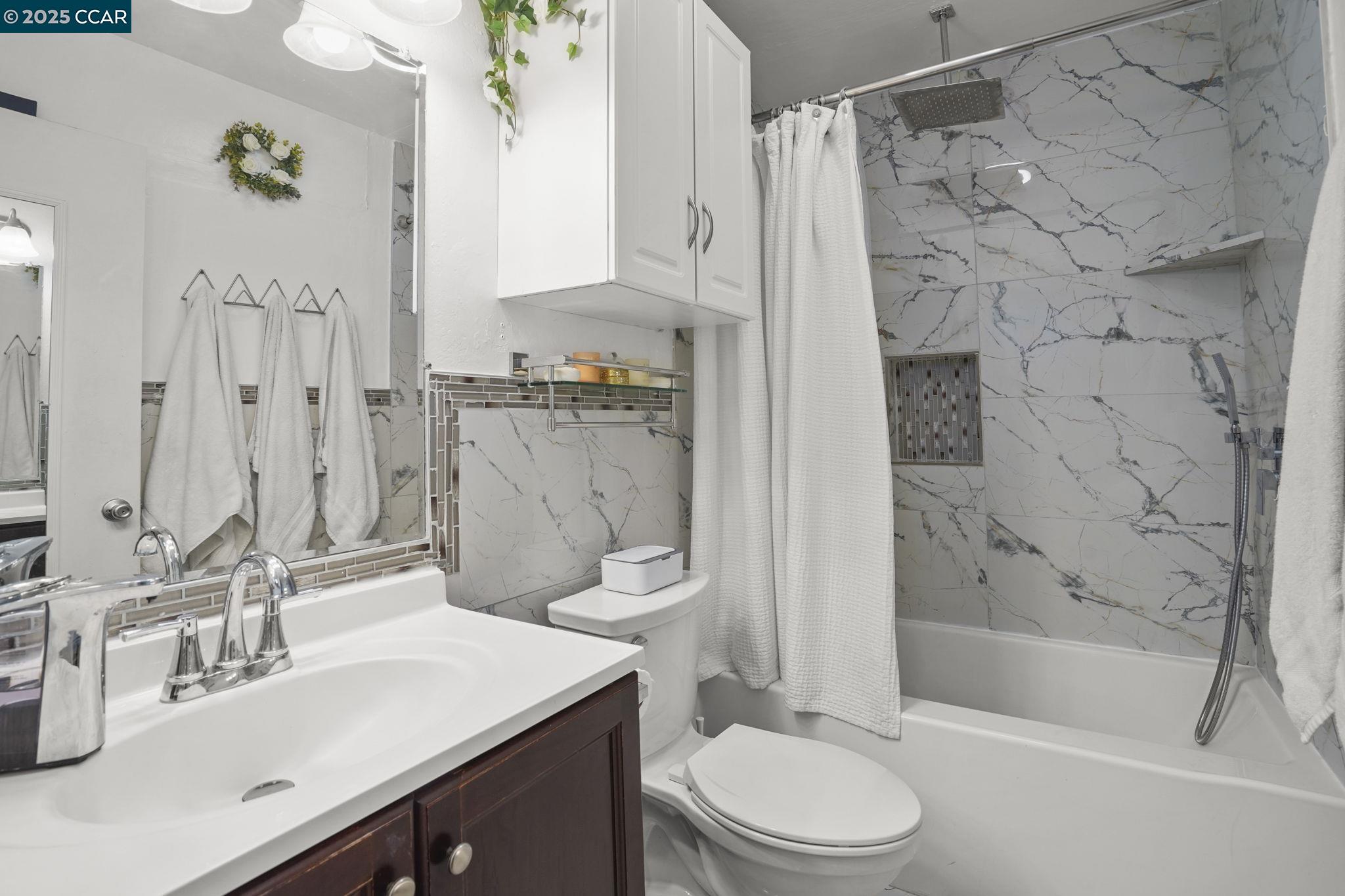 Detail Gallery Image 15 of 31 For 244 E Trident Dr, Pittsburg,  CA 94565 - 4 Beds | 2 Baths