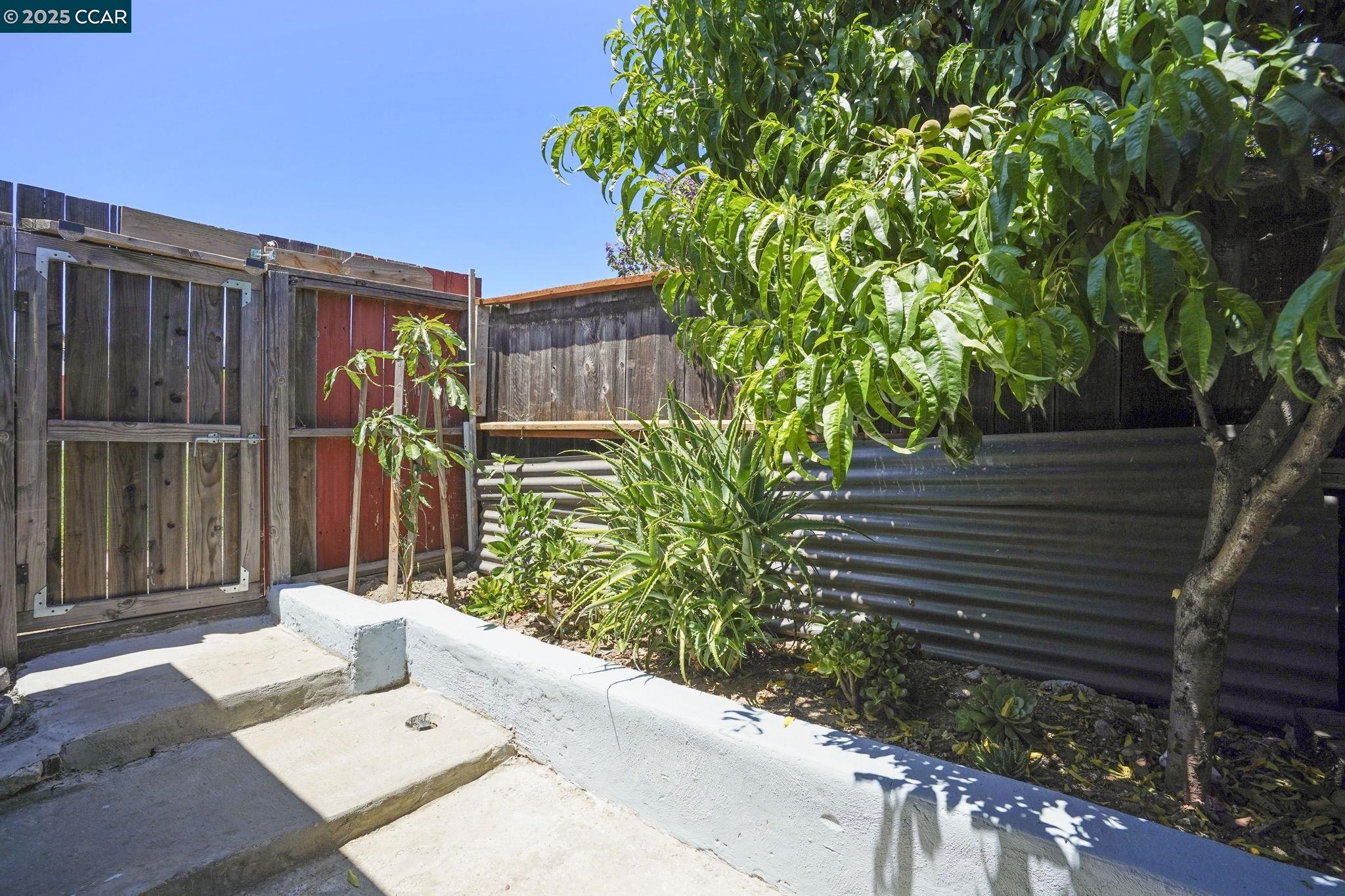 Detail Gallery Image 26 of 31 For 244 E Trident Dr, Pittsburg,  CA 94565 - 4 Beds | 2 Baths