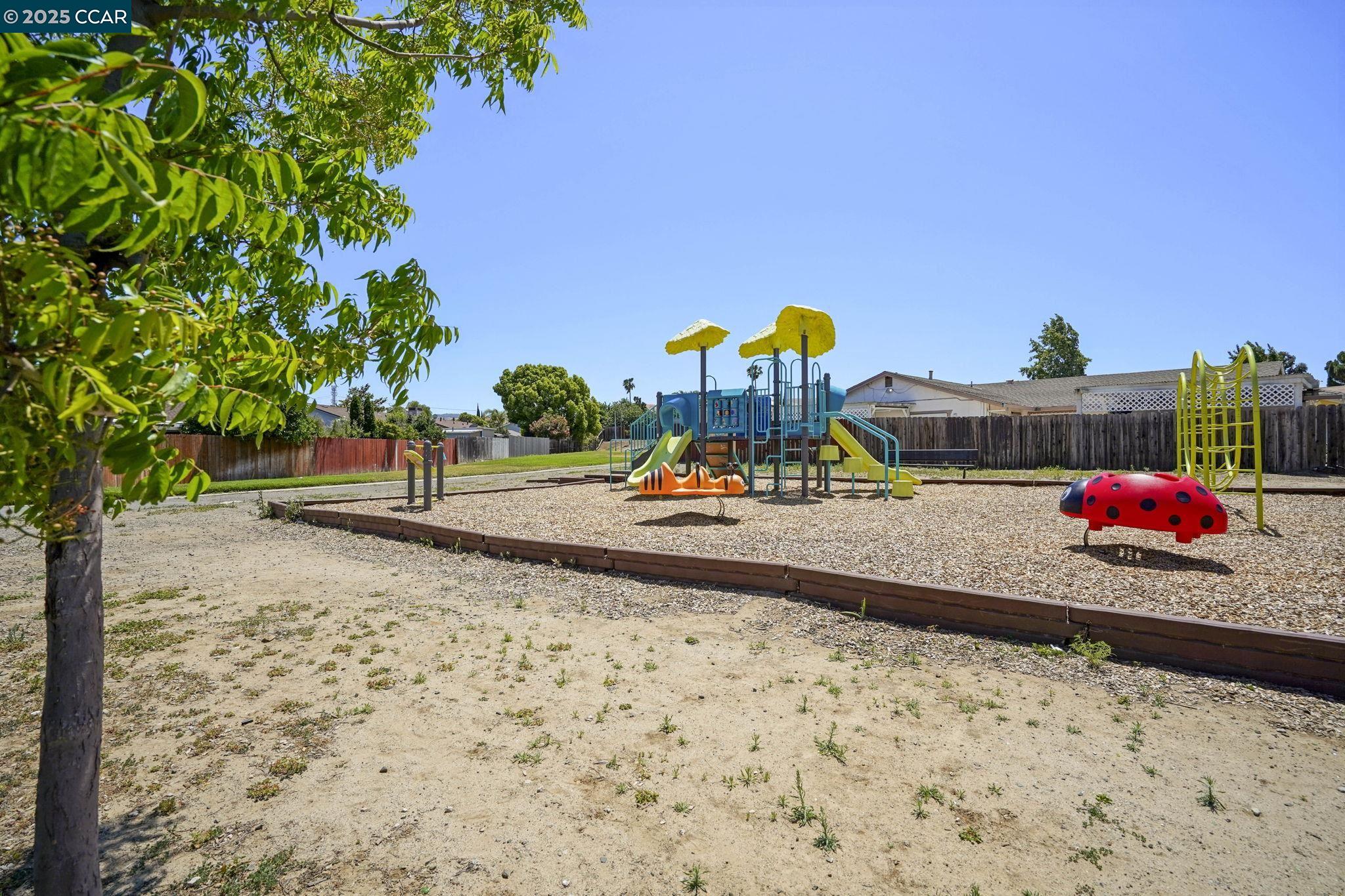 Detail Gallery Image 27 of 31 For 244 E Trident Dr, Pittsburg,  CA 94565 - 4 Beds | 2 Baths