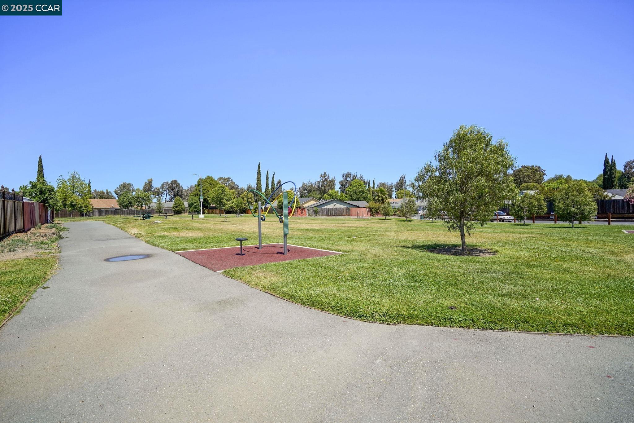 Detail Gallery Image 28 of 31 For 244 E Trident Dr, Pittsburg,  CA 94565 - 4 Beds | 2 Baths