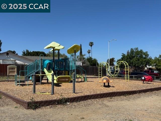 Detail Gallery Image 29 of 31 For 244 E Trident Dr, Pittsburg,  CA 94565 - 4 Beds | 2 Baths