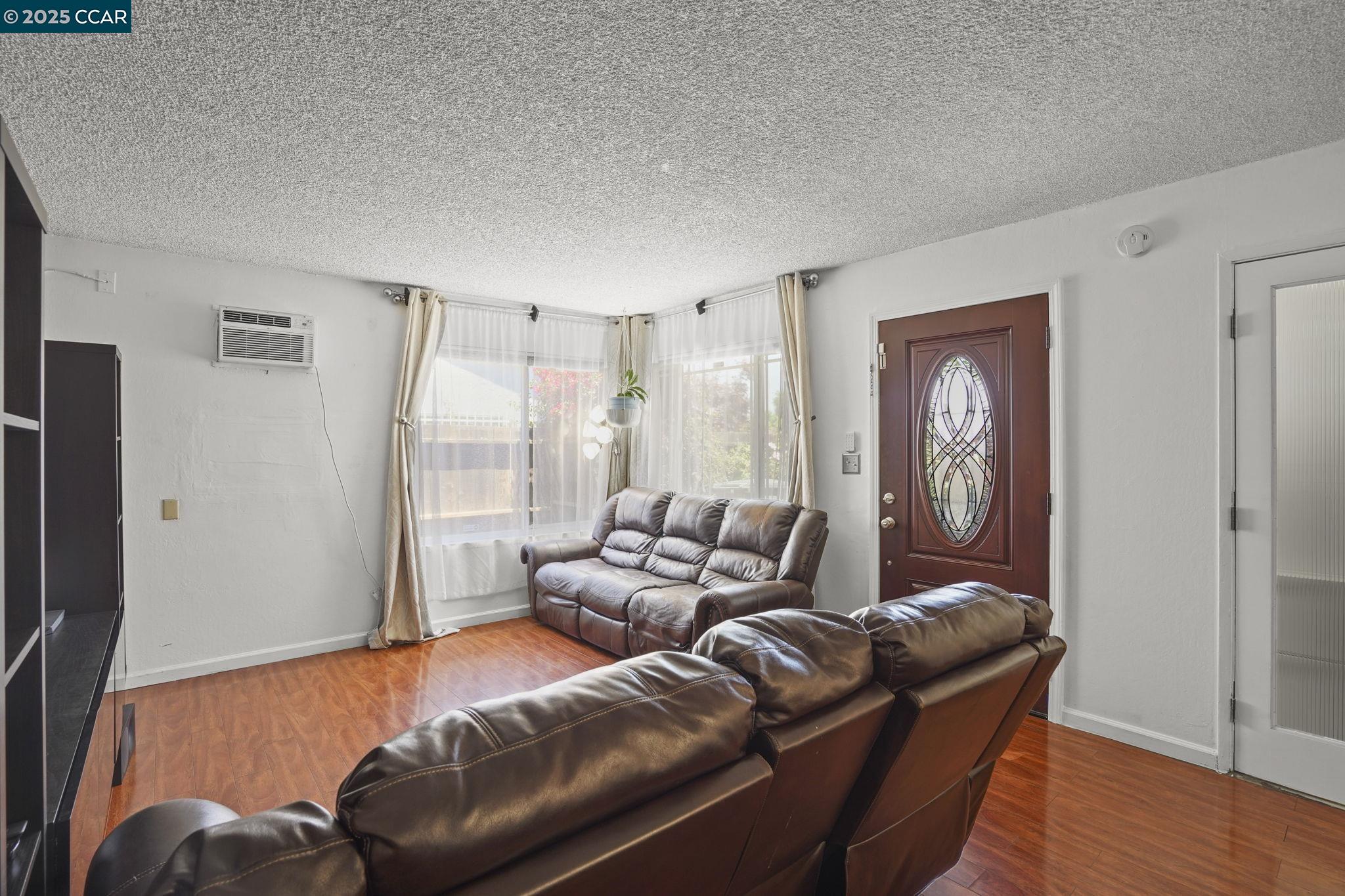Detail Gallery Image 5 of 31 For 244 E Trident Dr, Pittsburg,  CA 94565 - 4 Beds | 2 Baths
