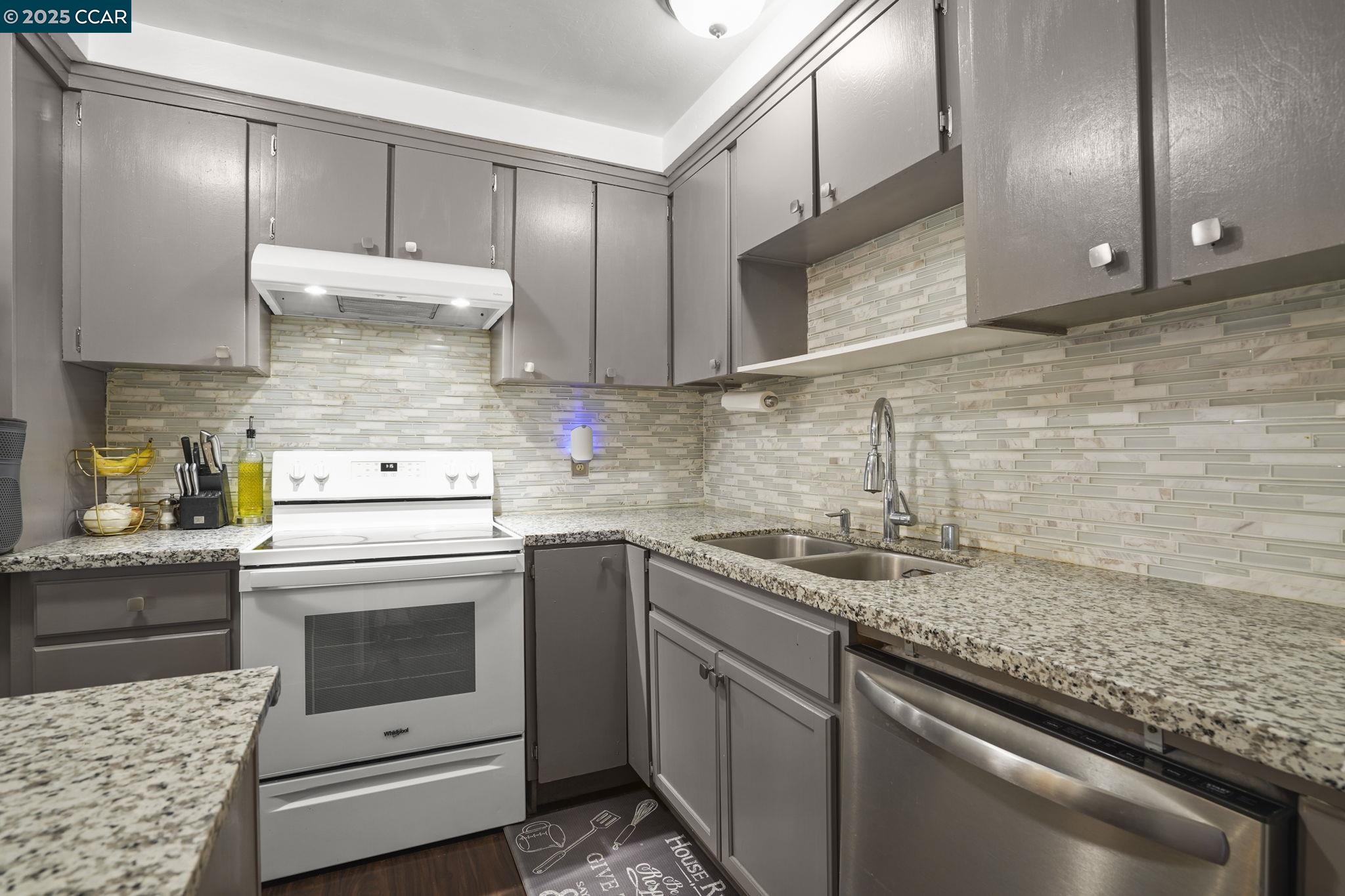 Detail Gallery Image 8 of 31 For 244 E Trident Dr, Pittsburg,  CA 94565 - 4 Beds | 2 Baths