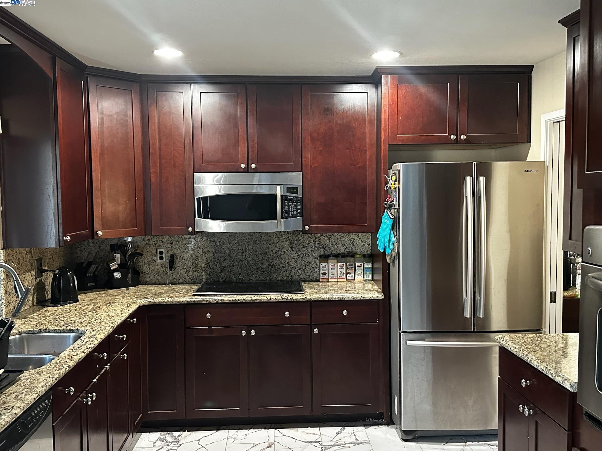 Detail Gallery Image 4 of 13 For 1625 Laramie Way, Stockton,  CA 95209-1365 - 3 Beds | 2/1 Baths