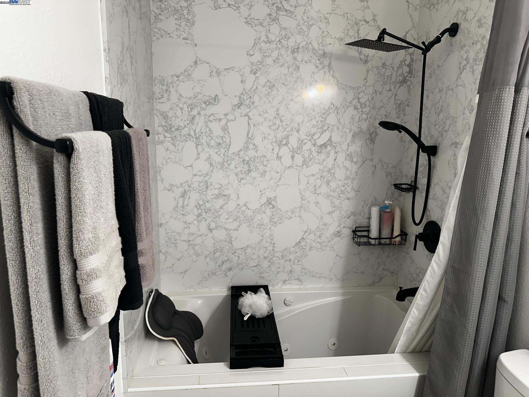 Detail Gallery Image 7 of 13 For 1625 Laramie Way, Stockton,  CA 95209-1365 - 3 Beds | 2/1 Baths