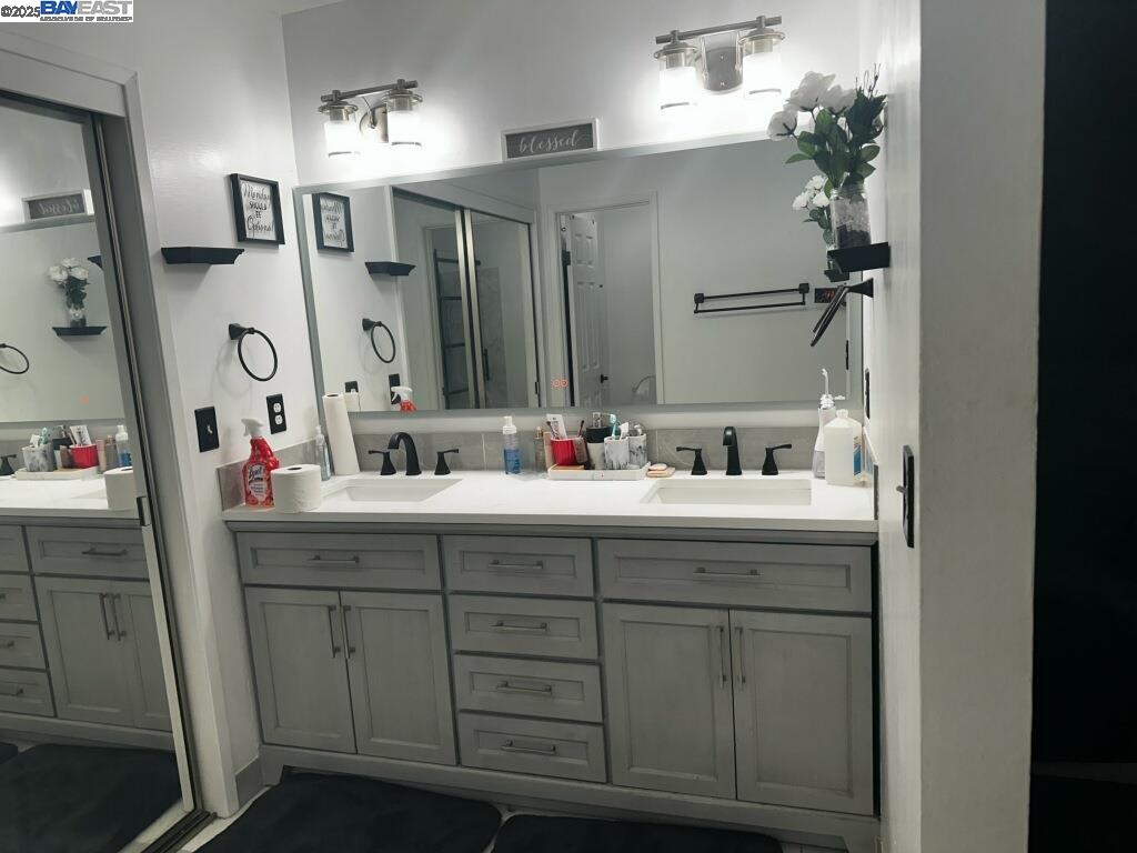 Detail Gallery Image 8 of 13 For 1625 Laramie Way, Stockton,  CA 95209-1365 - 3 Beds | 2/1 Baths
