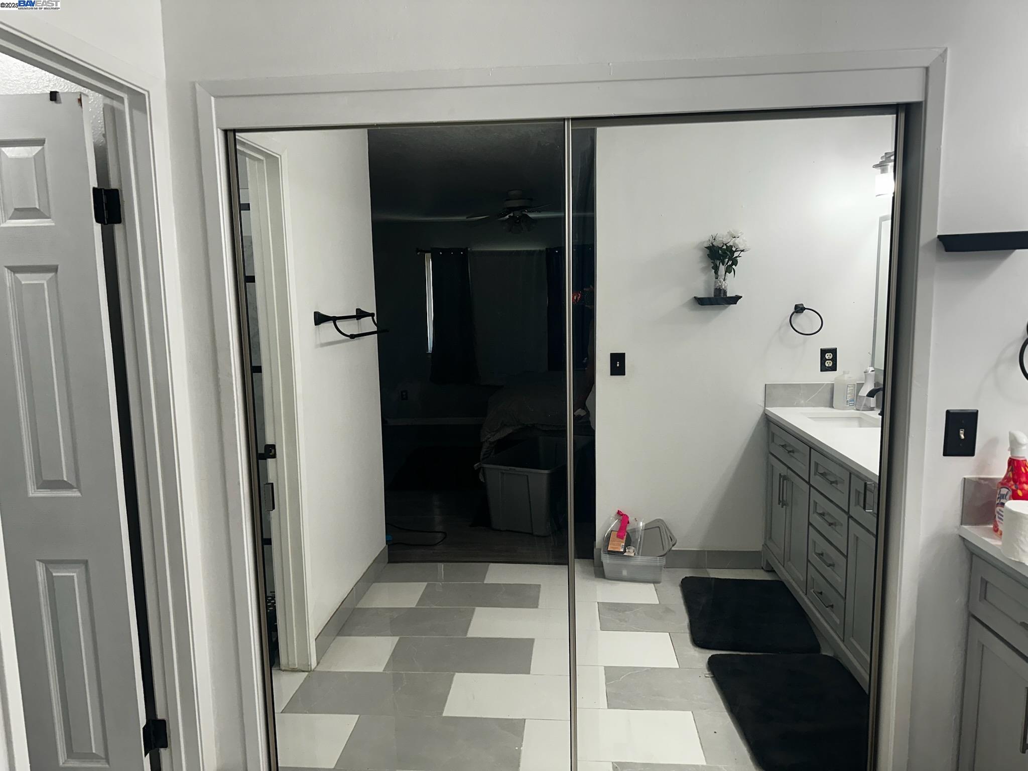 Detail Gallery Image 9 of 13 For 1625 Laramie Way, Stockton,  CA 95209-1365 - 3 Beds | 2/1 Baths