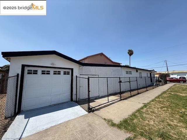 Detail Gallery Image 1 of 21 For 301 S 24th St, Richmond,  CA 94804 - 2 Beds | 1 Baths