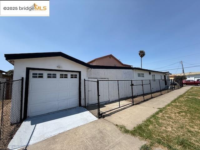Detail Gallery Image 4 of 21 For 301 S 24th St, Richmond,  CA 94804 - 2 Beds | 1 Baths
