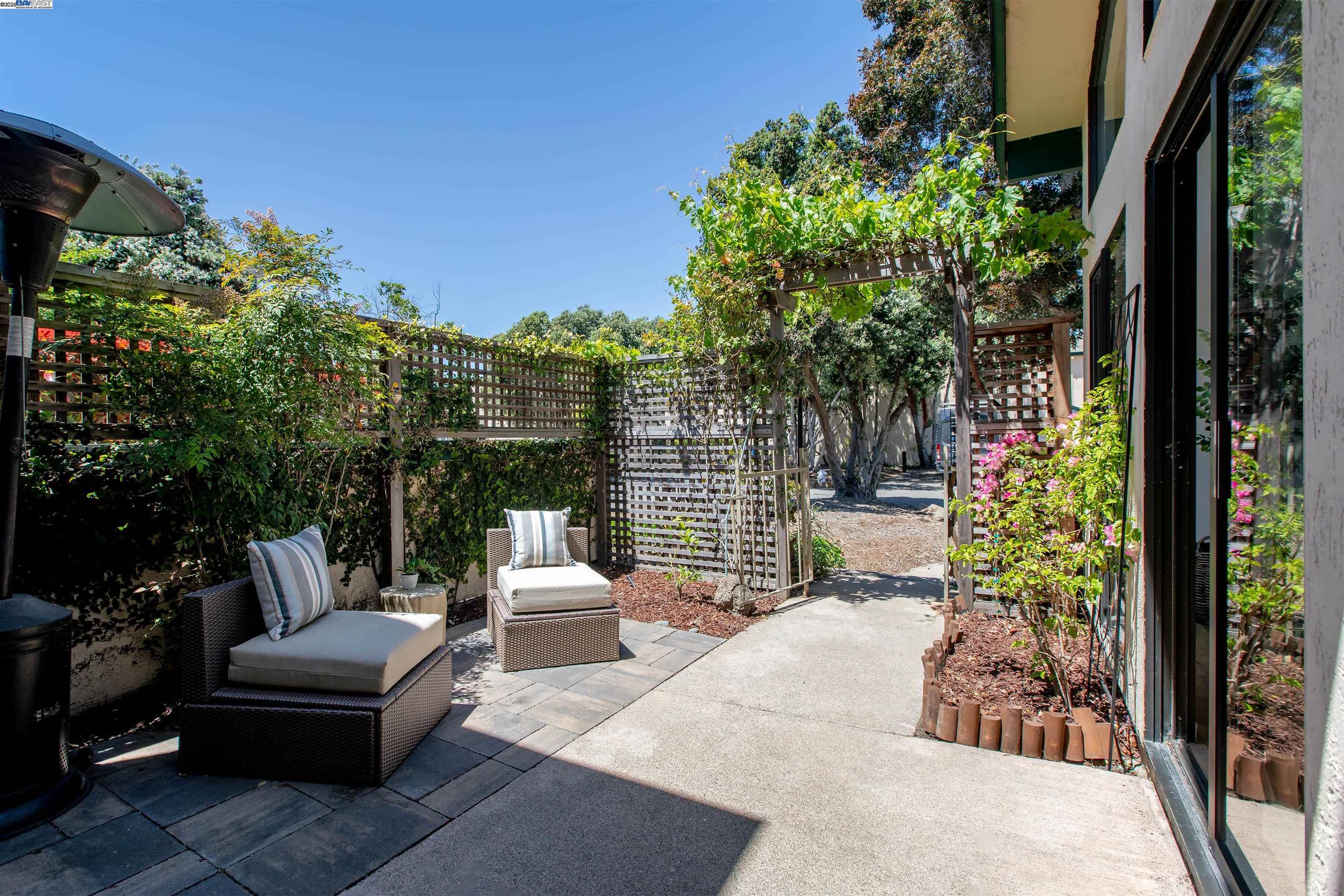 Detail Gallery Image 5 of 50 For 801 Ironwood Rd, Alameda,  CA 94502 - 3 Beds | 2/1 Baths