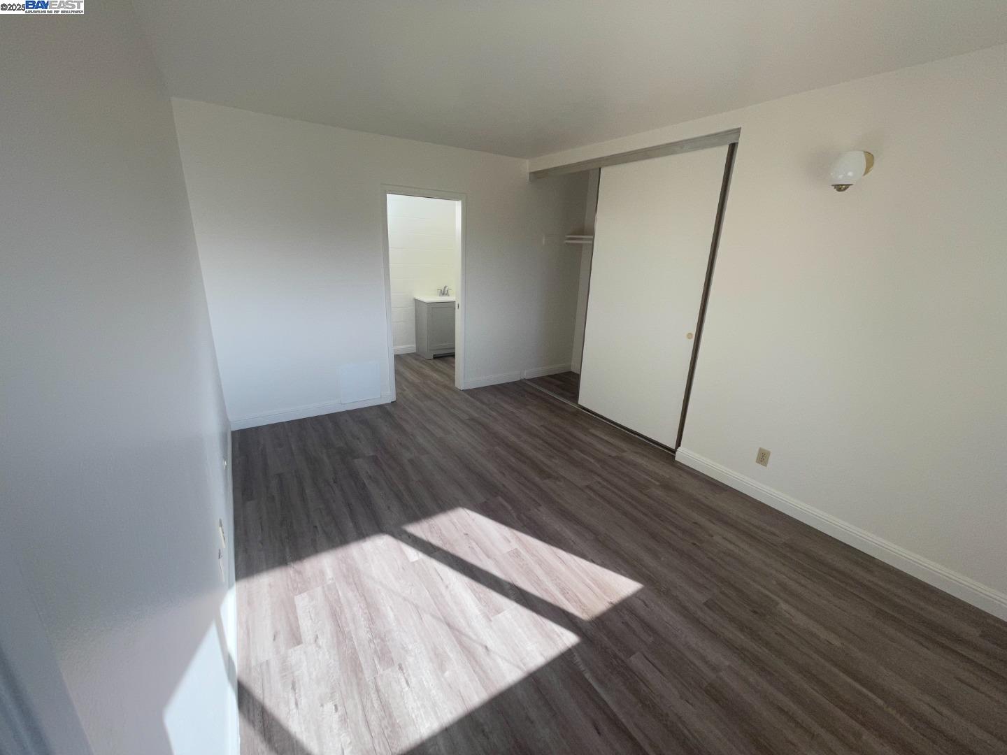 Detail Gallery Image 3 of 6 For 1720 Palmetto Ave, Pacifica,  CA 94044 - 2 Beds | 1 Baths
