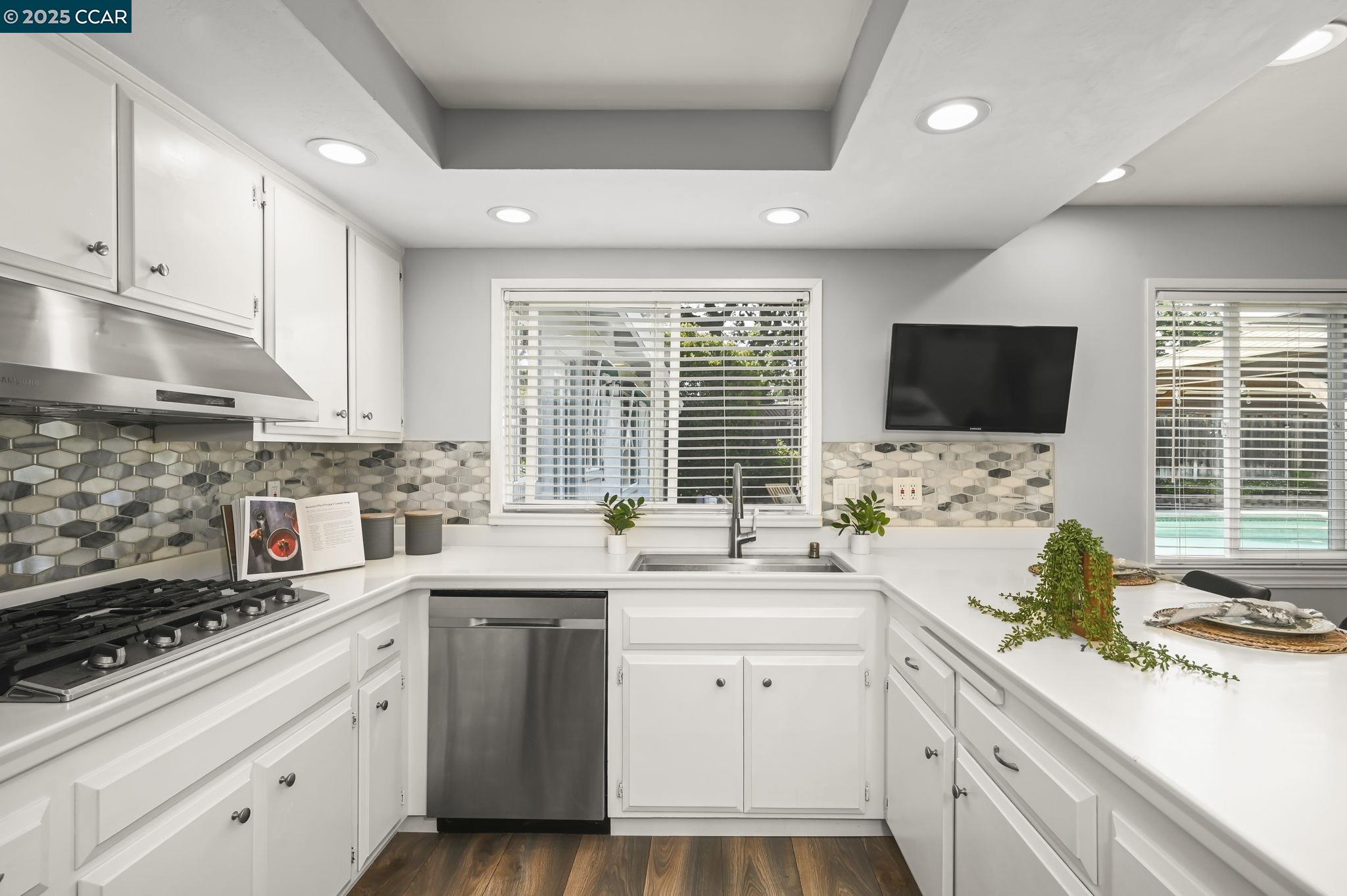 Detail Gallery Image 10 of 30 For 132 Ready Rd, Walnut Creek,  CA 94598 - 5 Beds | 2/1 Baths