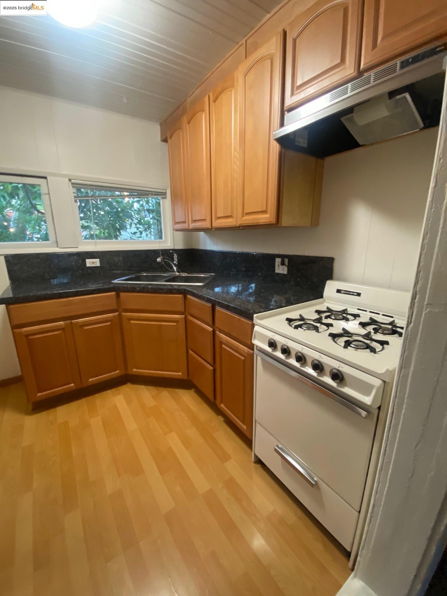 Detail Gallery Image 11 of 23 For 1213 Park Ave, Alameda,  CA 94501 - – Beds | – Baths