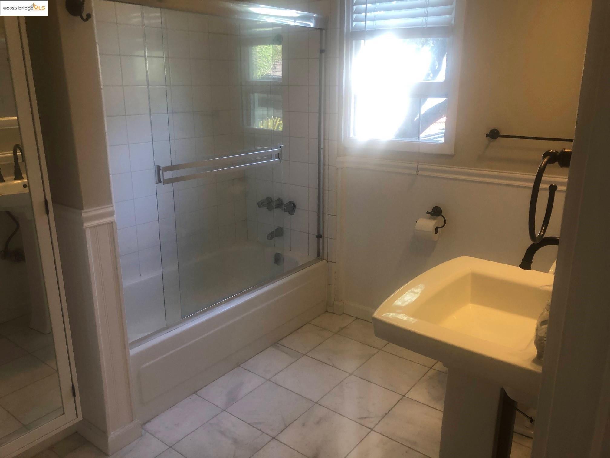 Detail Gallery Image 16 of 23 For 1213 Park Ave, Alameda,  CA 94501 - – Beds | – Baths