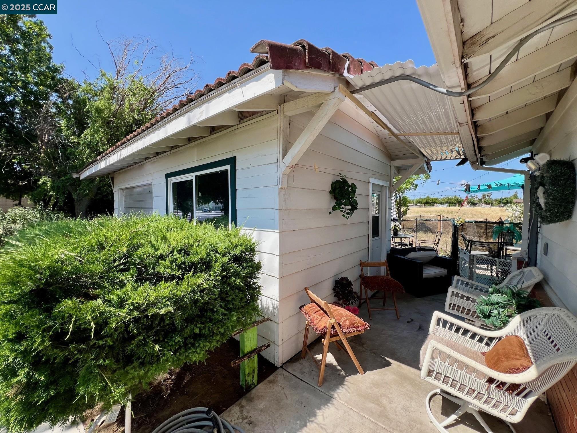 Detail Gallery Image 5 of 55 For 2421 Smith Rd, Brentwood,  CA 94513-5422 - 5 Beds | 3 Baths