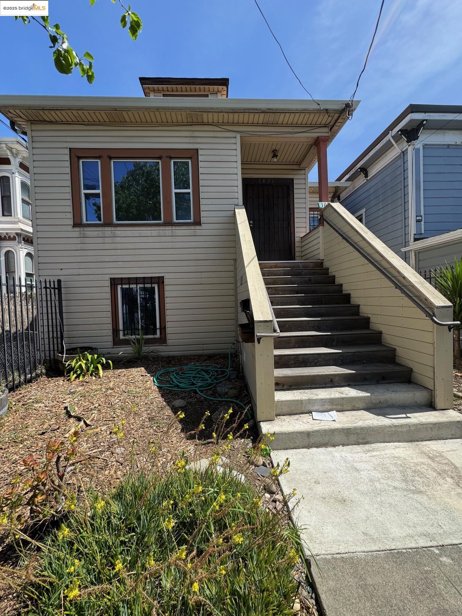 Detail Gallery Image 2 of 15 For 1626 12th St, Oakland,  CA 94607 - – Beds | – Baths