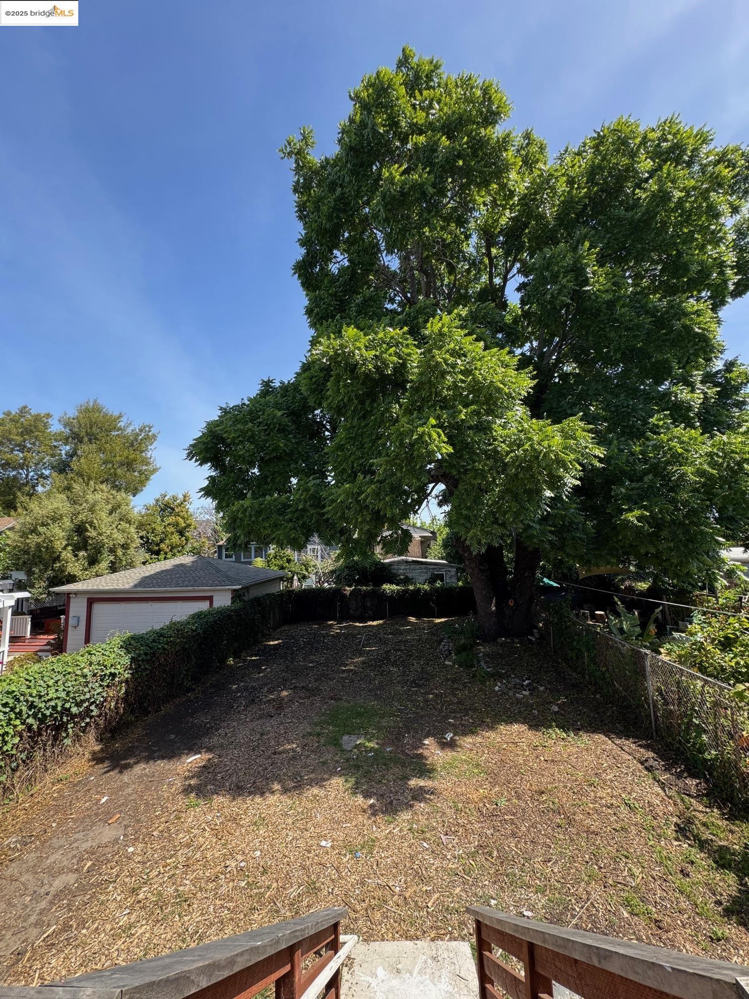 Detail Gallery Image 4 of 15 For 1626 12th St, Oakland,  CA 94607 - – Beds | – Baths