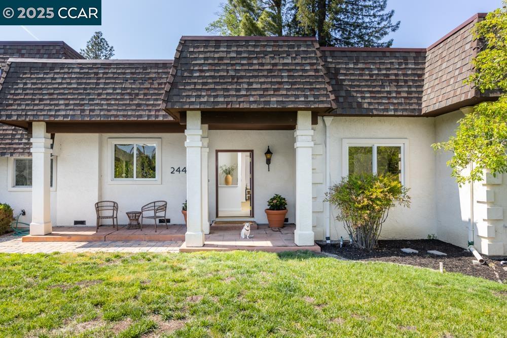 Detail Gallery Image 2 of 19 For 244 Ivy Dr, Orinda,  CA 94563 - 4 Beds | 3 Baths