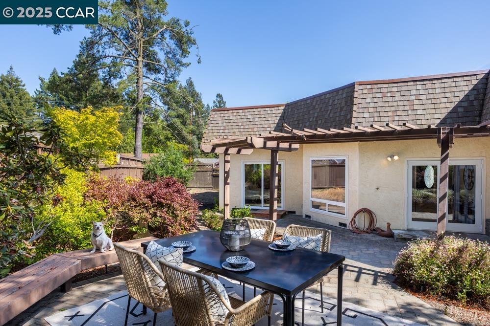 Detail Gallery Image 17 of 19 For 244 Ivy Dr, Orinda,  CA 94563 - 4 Beds | 3 Baths