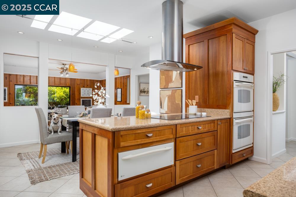 Detail Gallery Image 6 of 19 For 244 Ivy Dr, Orinda,  CA 94563 - 4 Beds | 3 Baths