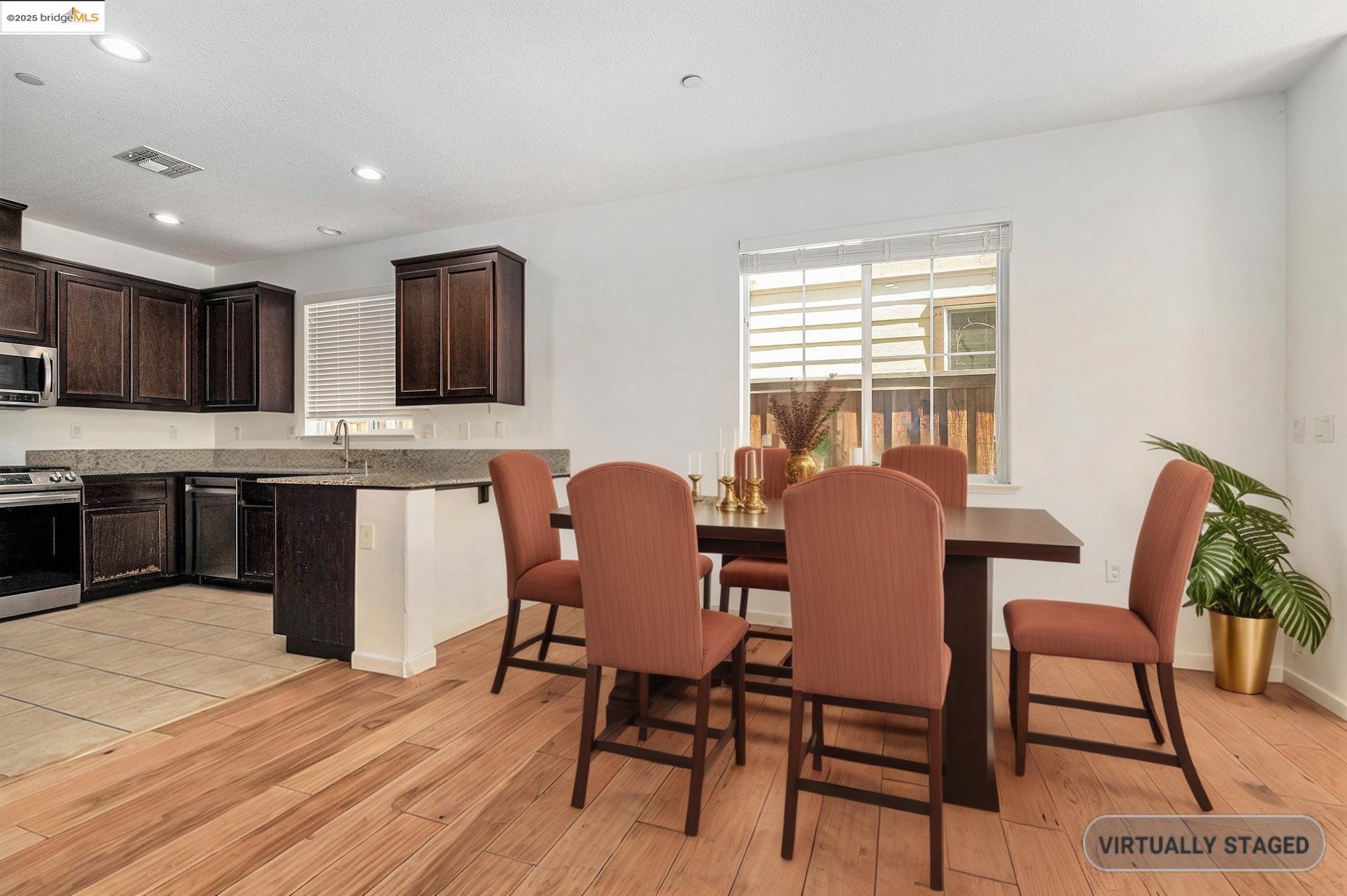 Detail Gallery Image 11 of 28 For 61 Halsey Ct, Pittsburg,  CA 94565 - 4 Beds | 2/1 Baths
