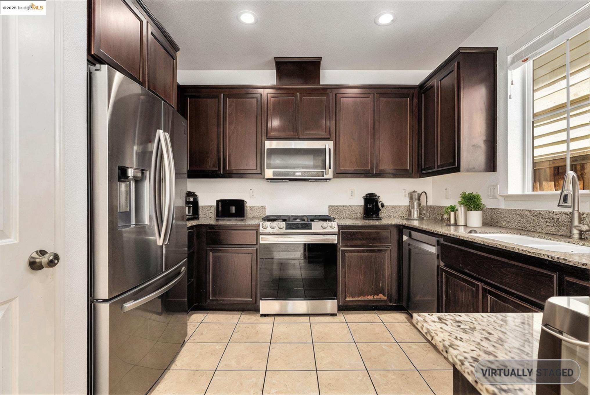 Detail Gallery Image 13 of 28 For 61 Halsey Ct, Pittsburg,  CA 94565 - 4 Beds | 2/1 Baths