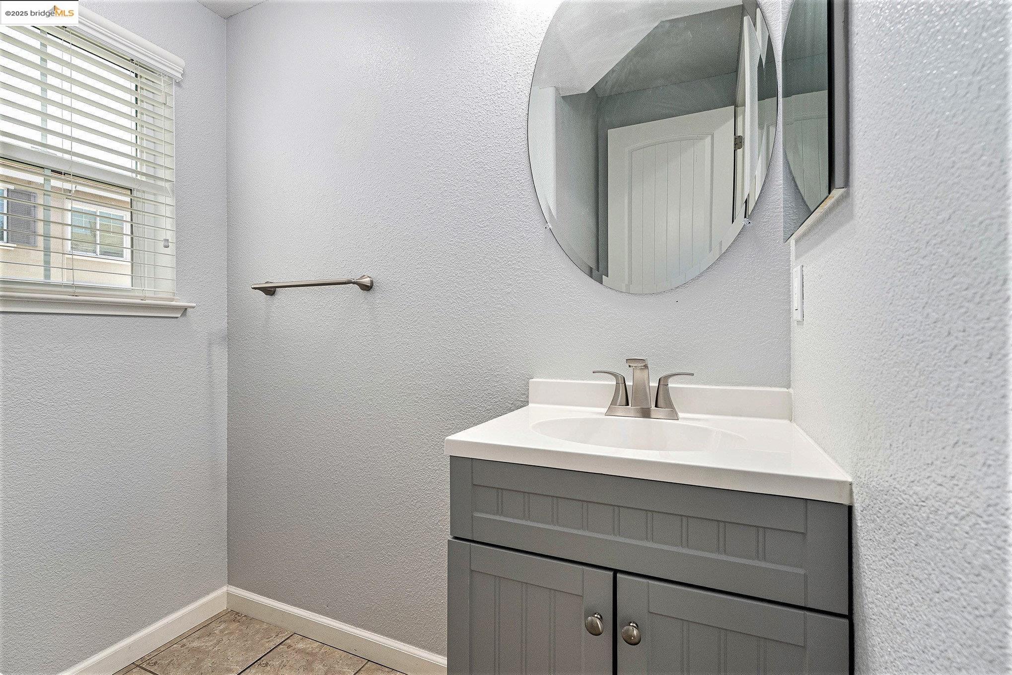 Detail Gallery Image 10 of 22 For 61 Halsey Ct, Pittsburg,  CA 94565 - 4 Beds | 2/1 Baths