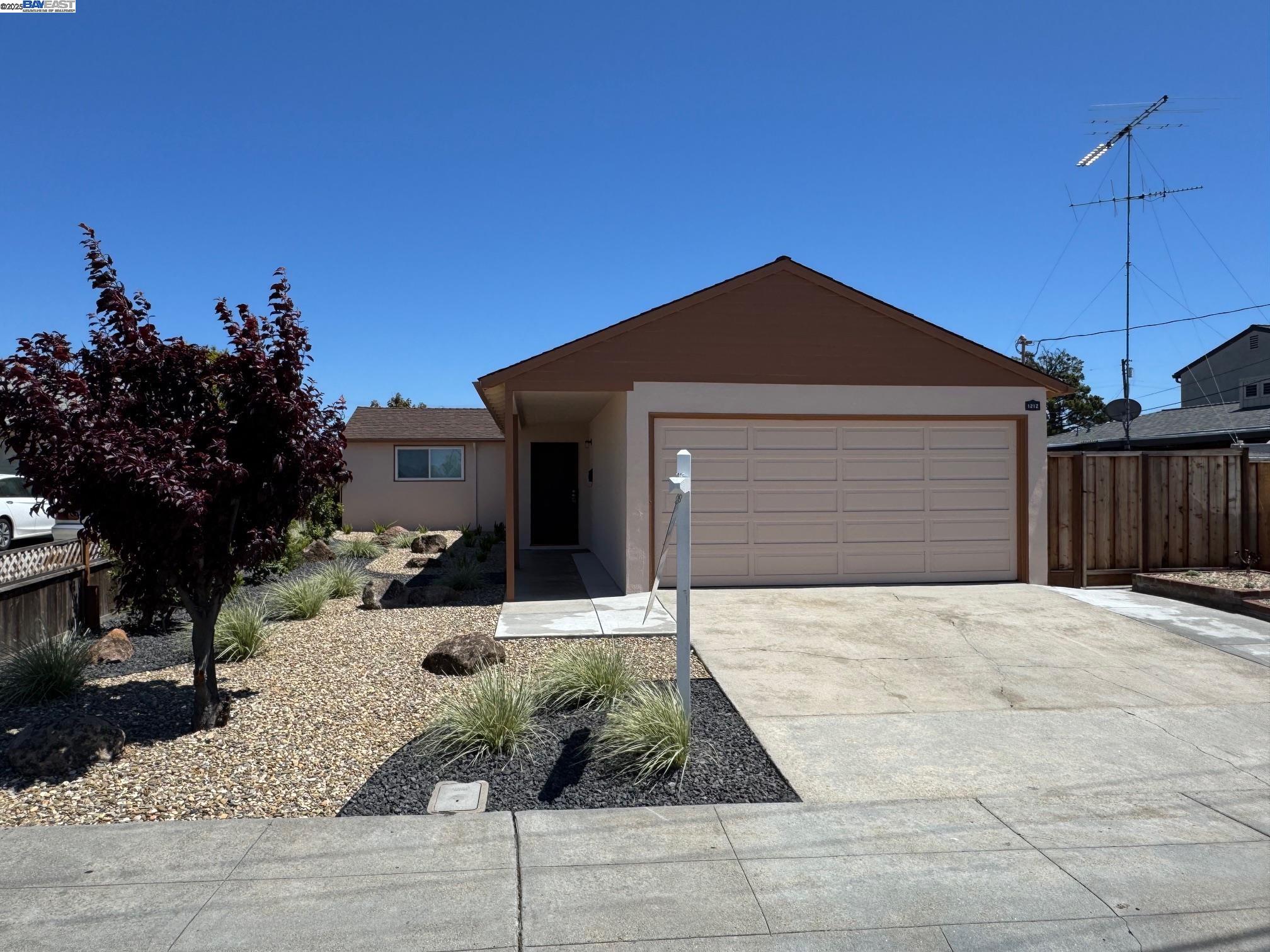 Detail Gallery Image 1 of 19 For 1212 Asbury Ct, San Leandro,  CA 94579 - 3 Beds | 1 Baths
