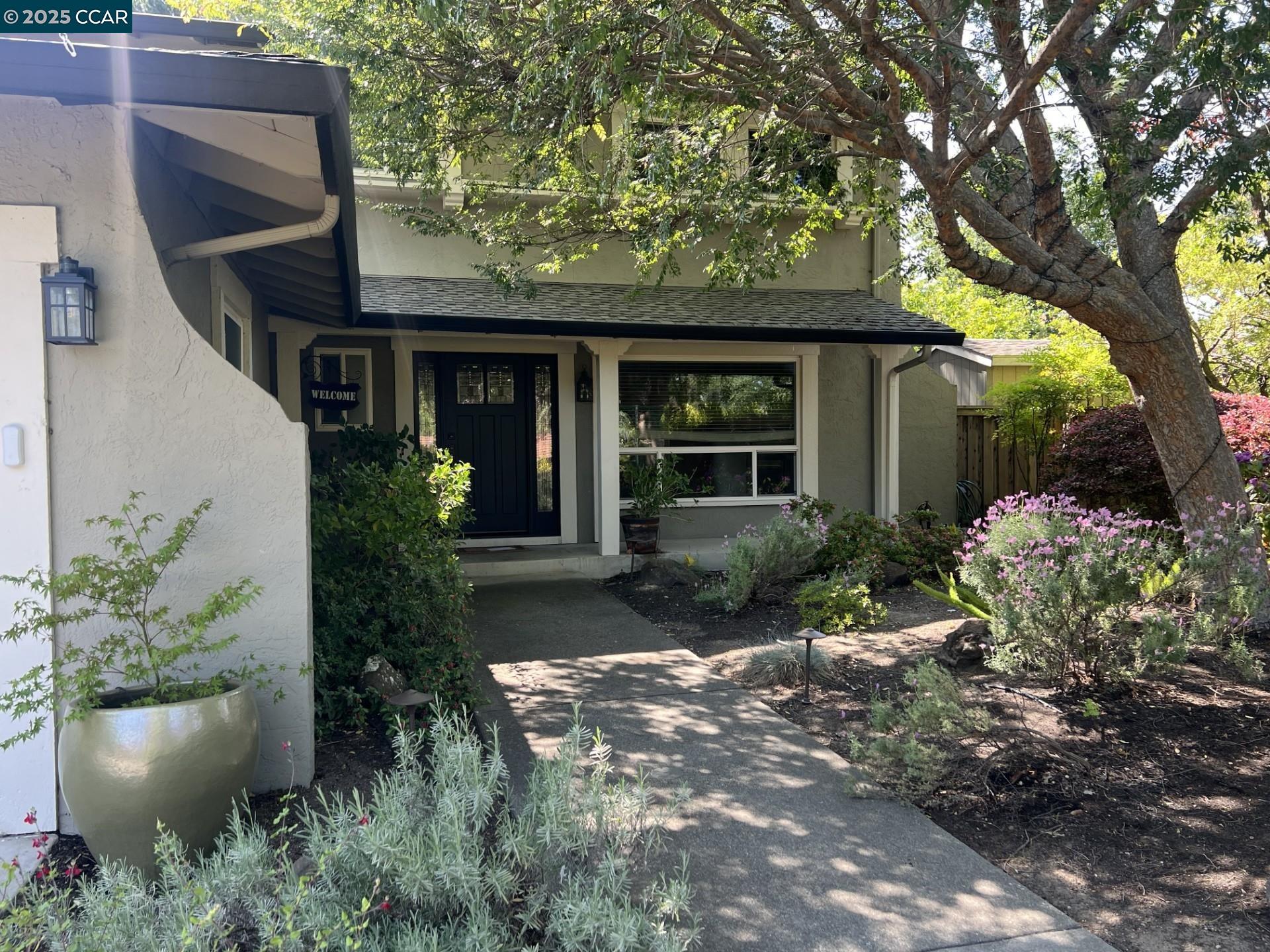 Detail Gallery Image 1 of 8 For 42 Horseshoe Ct, Walnut Creek,  CA 94596 - 5 Beds | 3/1 Baths