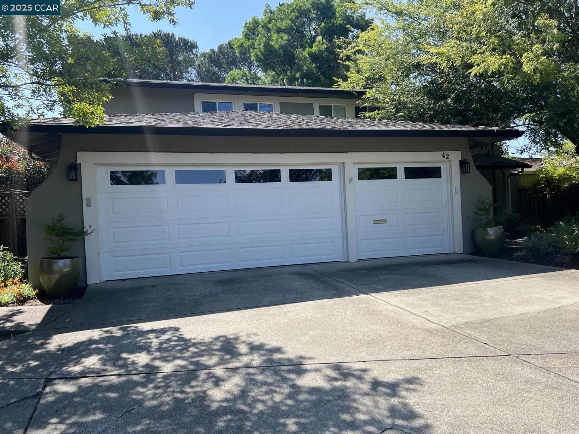 Detail Gallery Image 3 of 8 For 42 Horseshoe Ct, Walnut Creek,  CA 94596 - 5 Beds | 3/1 Baths