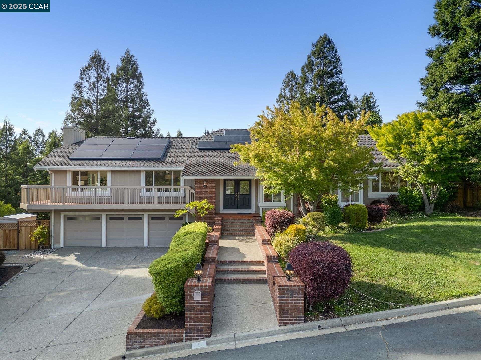 Detail Gallery Image 1 of 54 For 9 Irvine Drive, Moraga,  CA 94556 - 4 Beds | 2/1 Baths