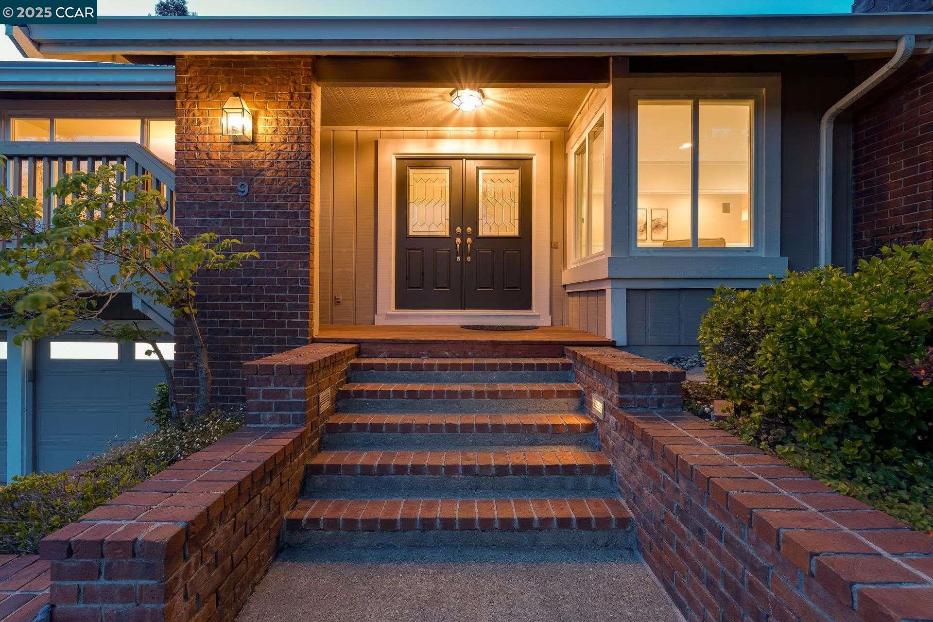 Detail Gallery Image 3 of 54 For 9 Irvine Drive, Moraga,  CA 94556 - 4 Beds | 2/1 Baths