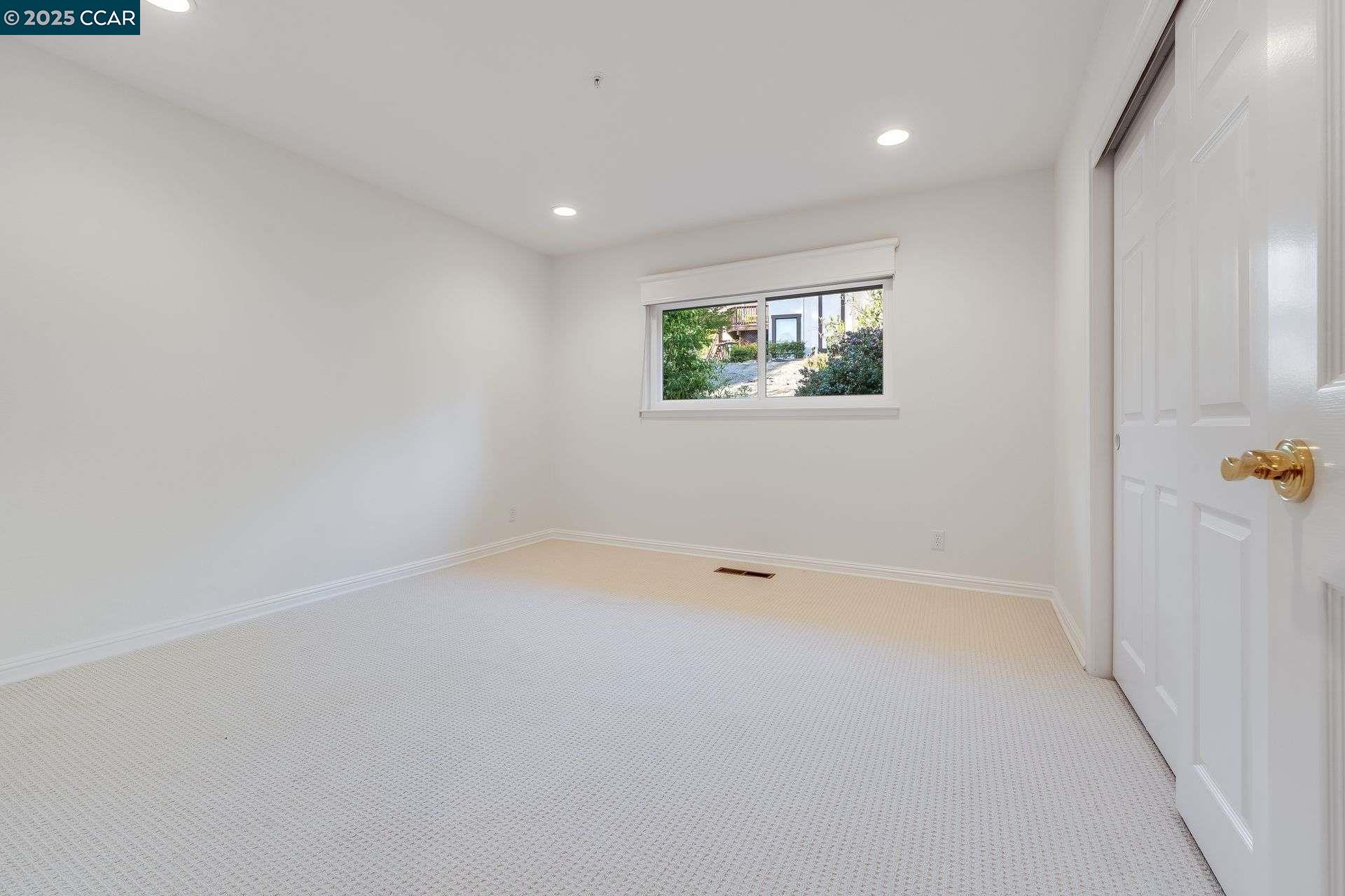 Detail Gallery Image 33 of 54 For 9 Irvine Drive, Moraga,  CA 94556 - 4 Beds | 2/1 Baths