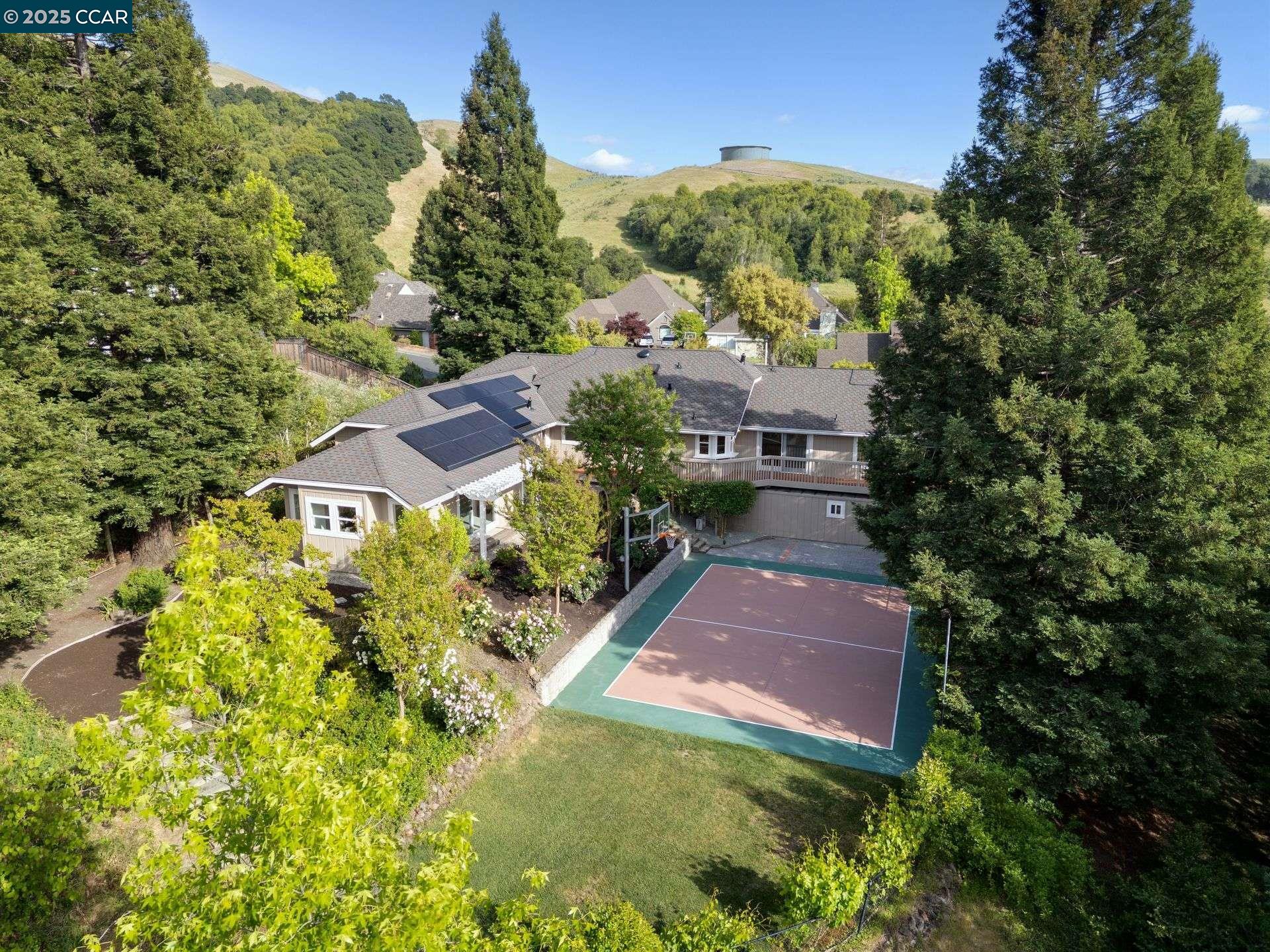 Detail Gallery Image 5 of 54 For 9 Irvine Drive, Moraga,  CA 94556 - 4 Beds | 2/1 Baths