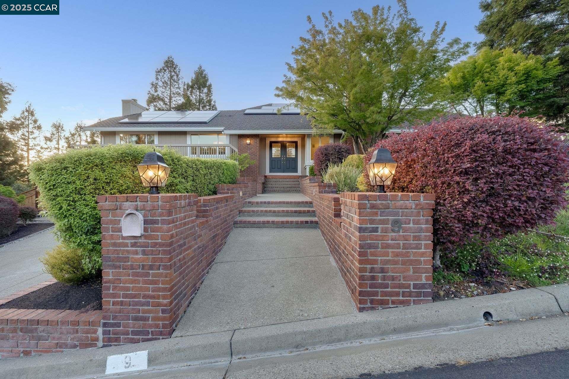 Detail Gallery Image 6 of 54 For 9 Irvine Drive, Moraga,  CA 94556 - 4 Beds | 2/1 Baths
