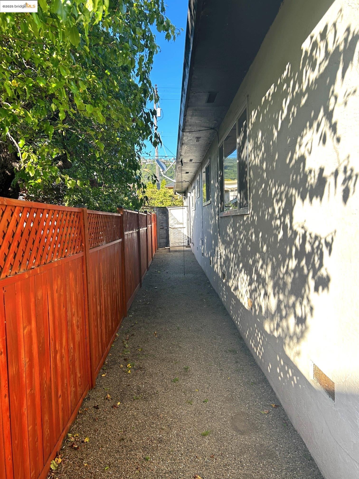 Detail Gallery Image 25 of 26 For 1345 Elm St, El Cerrito,  CA 94530 - 2 Beds | 1 Baths