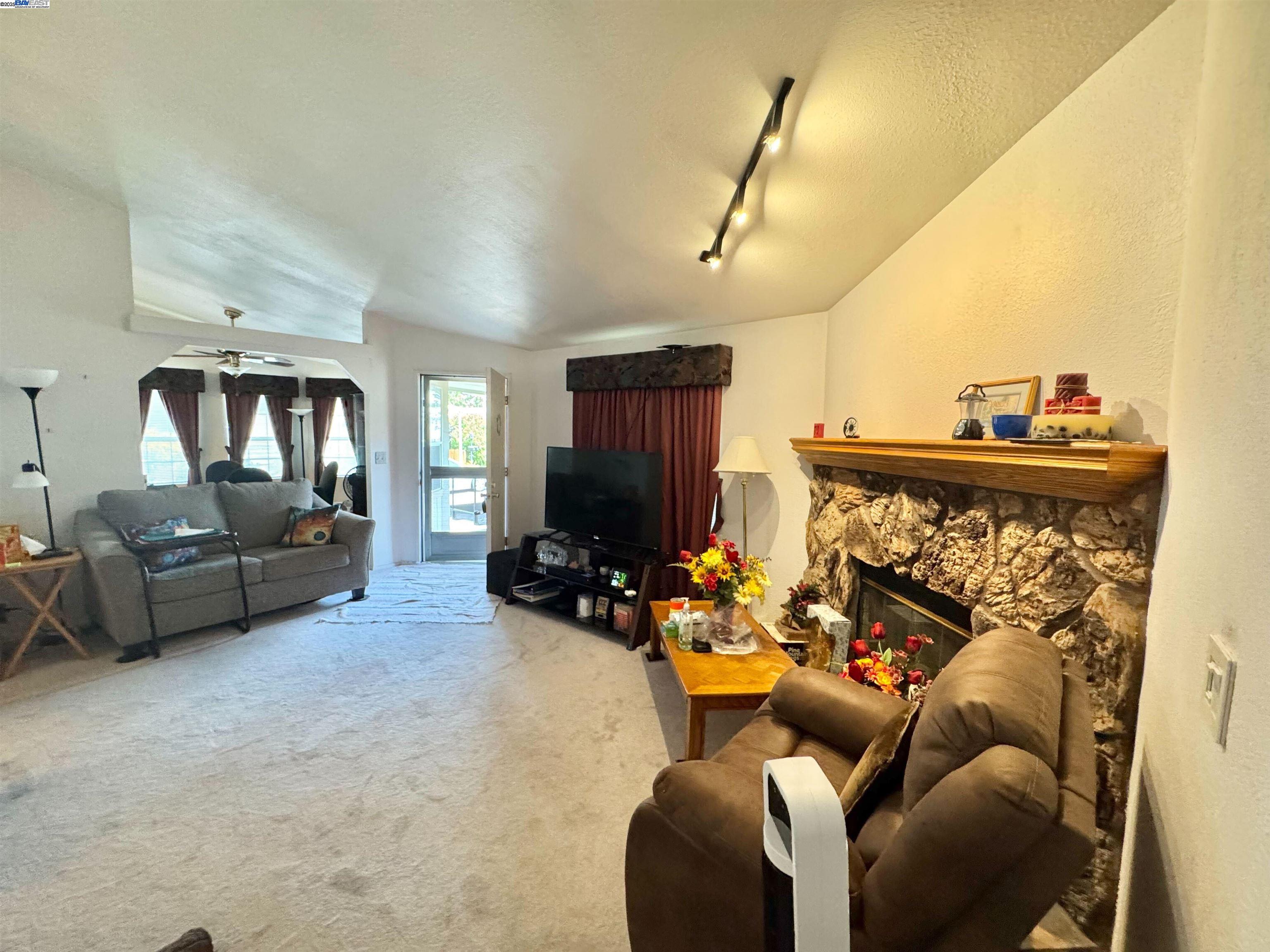 Detail Gallery Image 2 of 13 For 1225 Vienna Dr #394,  Sunnyvale,  CA 94089 - 3 Beds | 2 Baths