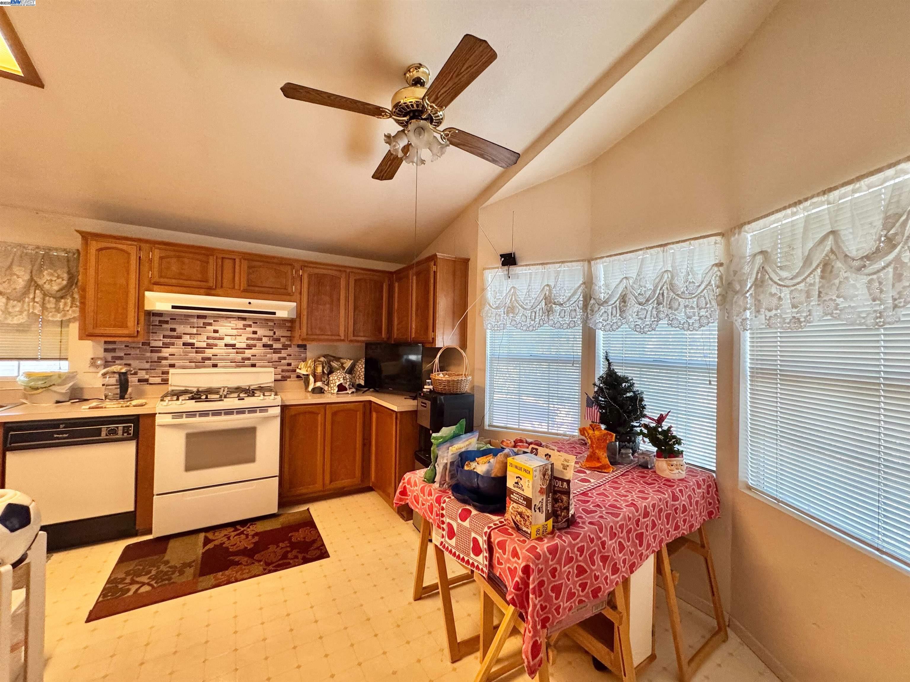 Detail Gallery Image 5 of 13 For 1225 Vienna Dr #394,  Sunnyvale,  CA 94089 - 3 Beds | 2 Baths