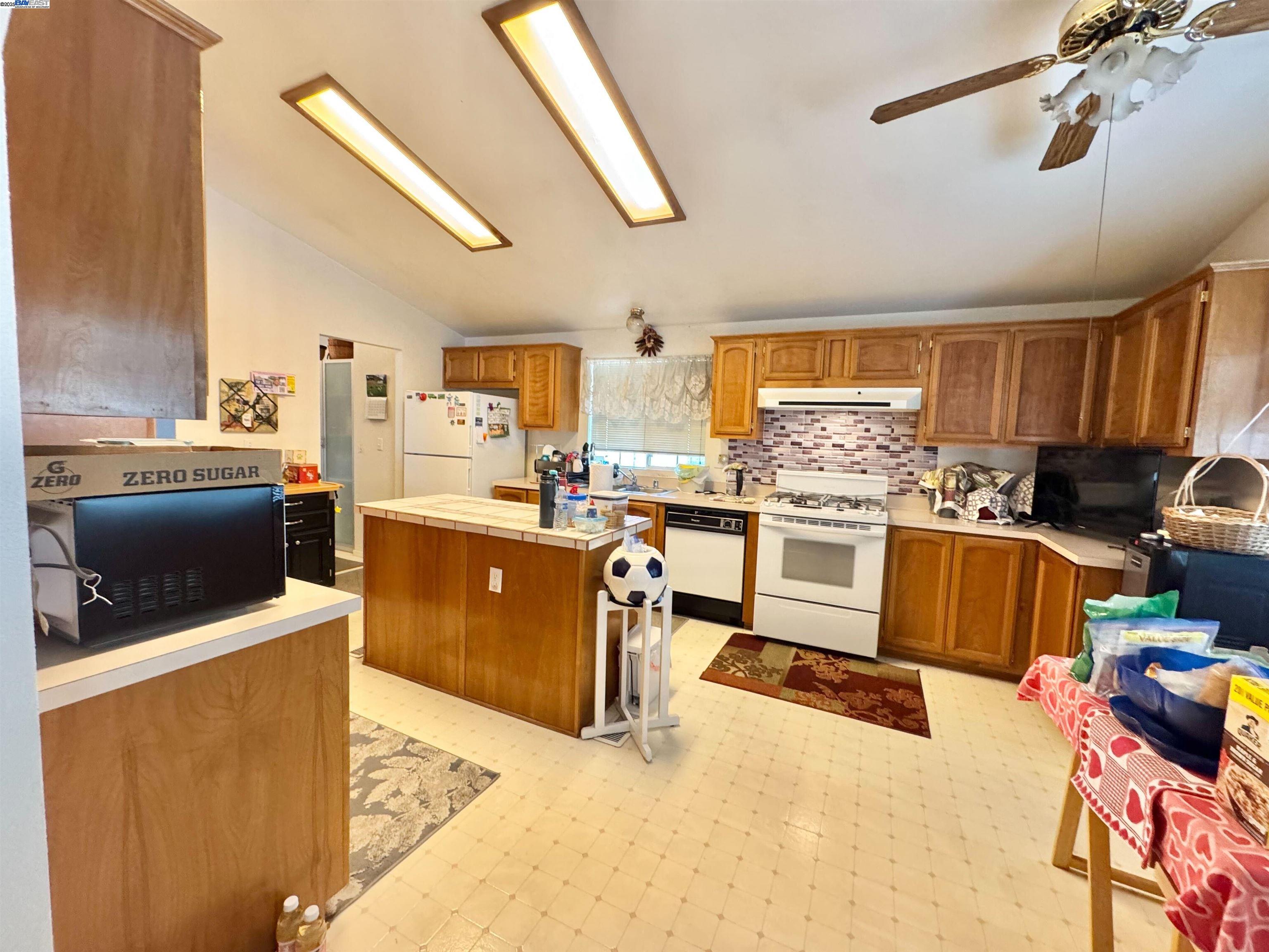 Detail Gallery Image 6 of 13 For 1225 Vienna Dr #394,  Sunnyvale,  CA 94089 - 3 Beds | 2 Baths