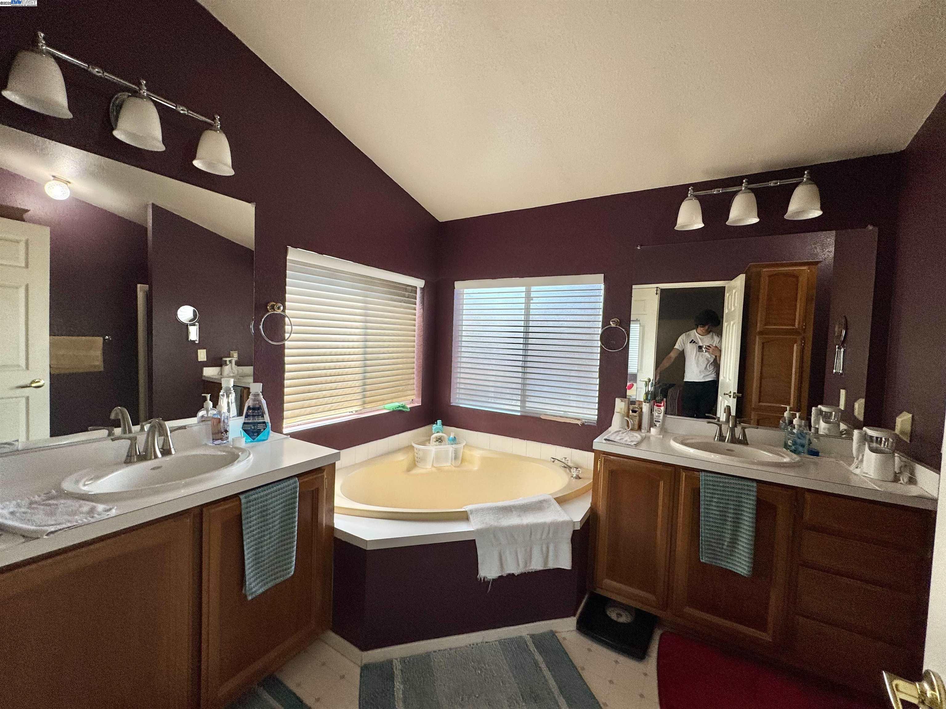 Detail Gallery Image 10 of 13 For 1225 Vienna Dr #394,  Sunnyvale,  CA 94089 - 3 Beds | 2 Baths