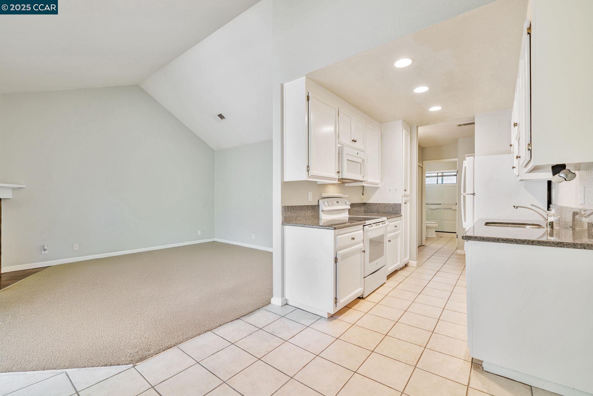 Photo #15: 41098141 Listing: Photo #15