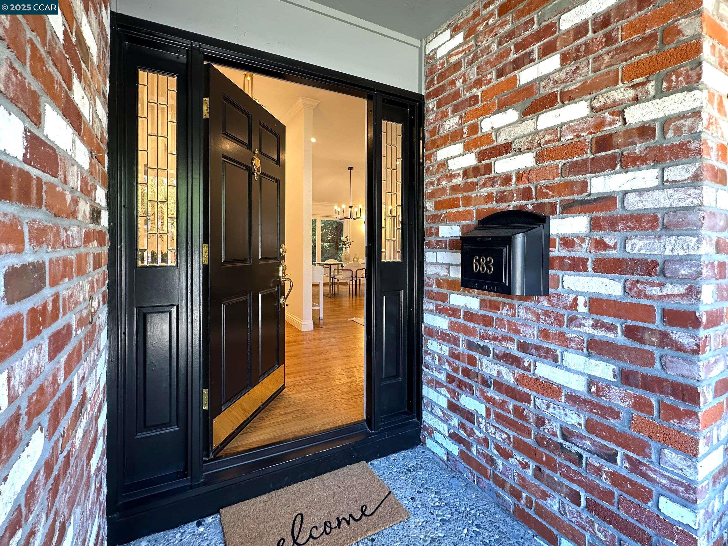 Detail Gallery Image 2 of 59 For 683 Wee Donegal, Lafayette,  CA 94549 - 5 Beds | 3/1 Baths