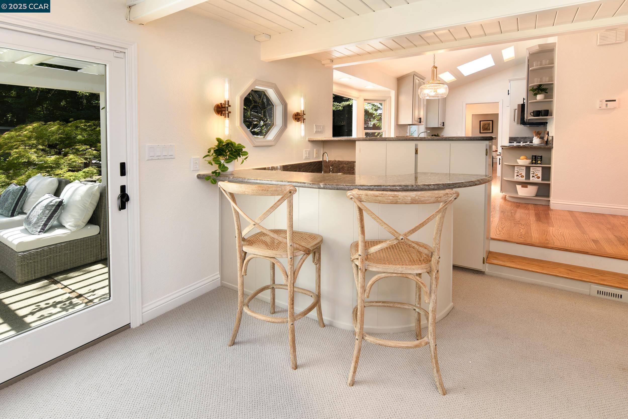 Detail Gallery Image 14 of 59 For 683 Wee Donegal, Lafayette,  CA 94549 - 5 Beds | 3/1 Baths