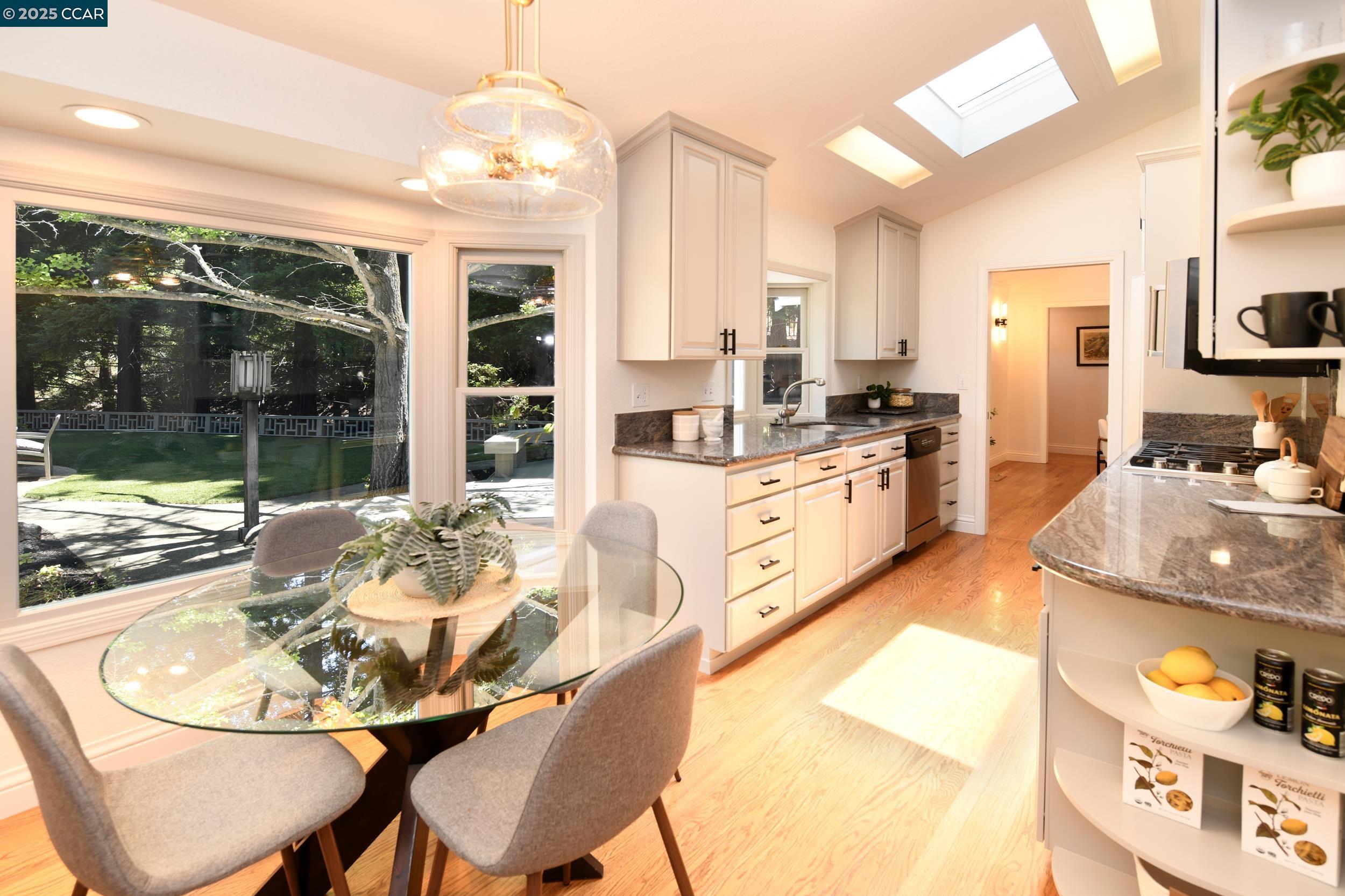 Detail Gallery Image 16 of 59 For 683 Wee Donegal, Lafayette,  CA 94549 - 5 Beds | 3/1 Baths